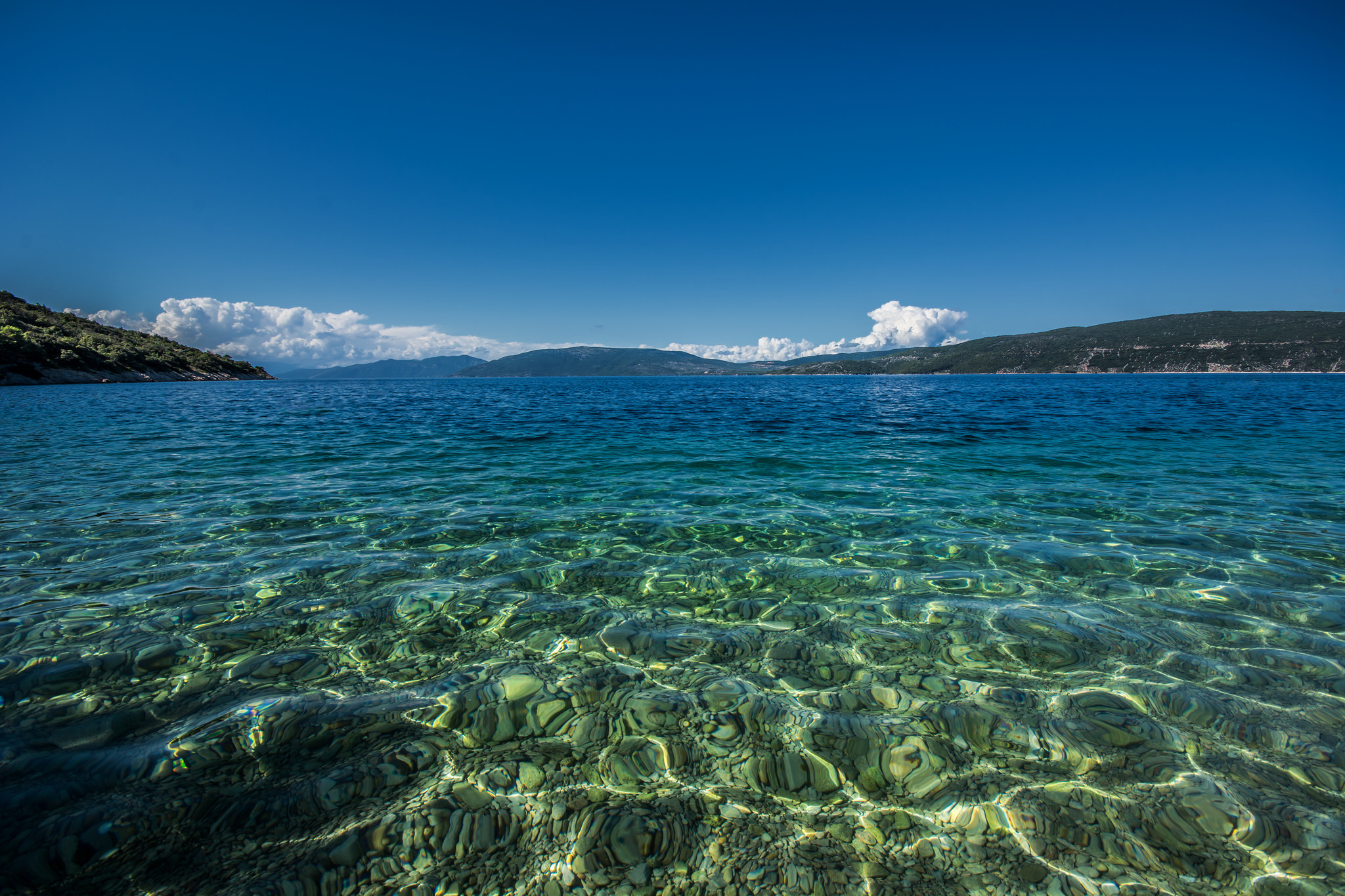 The sea. Адриатическое море. Черное море и Адриатическое море. Адриатическое море озеро. Кроация Хорватия море.