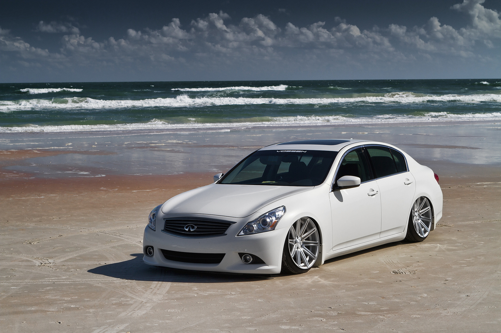 Белая машина. Infiniti g35 White. Infiniti m37 White Tuning. Infiniti g37 White Tuning. Infinity m37 Sport.