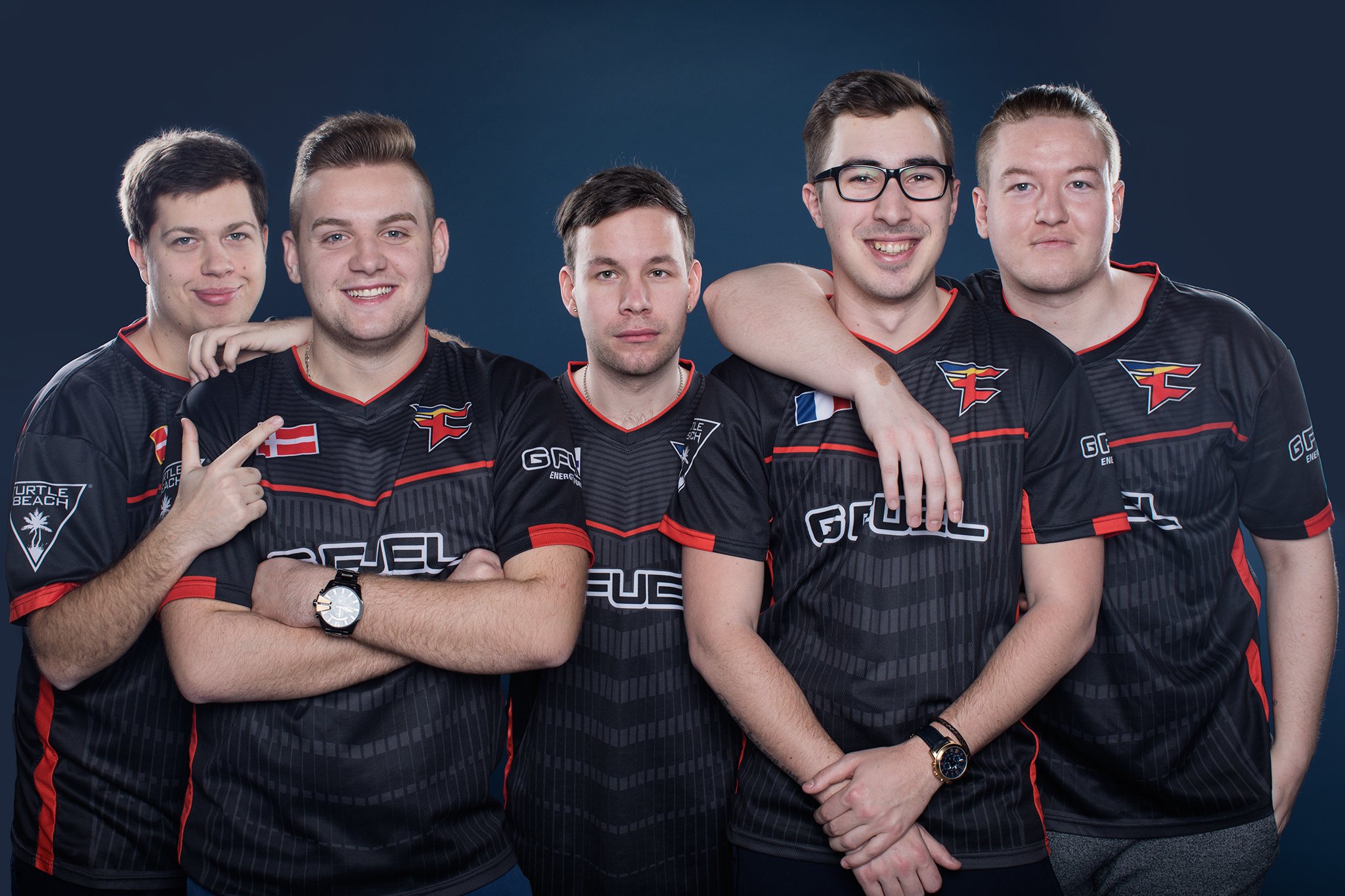 Популярные команды. FAZE команда КС го. FAZE Clan 2022. Киберспорт FAZE Clan. Игроки FAZE Clan CS go.