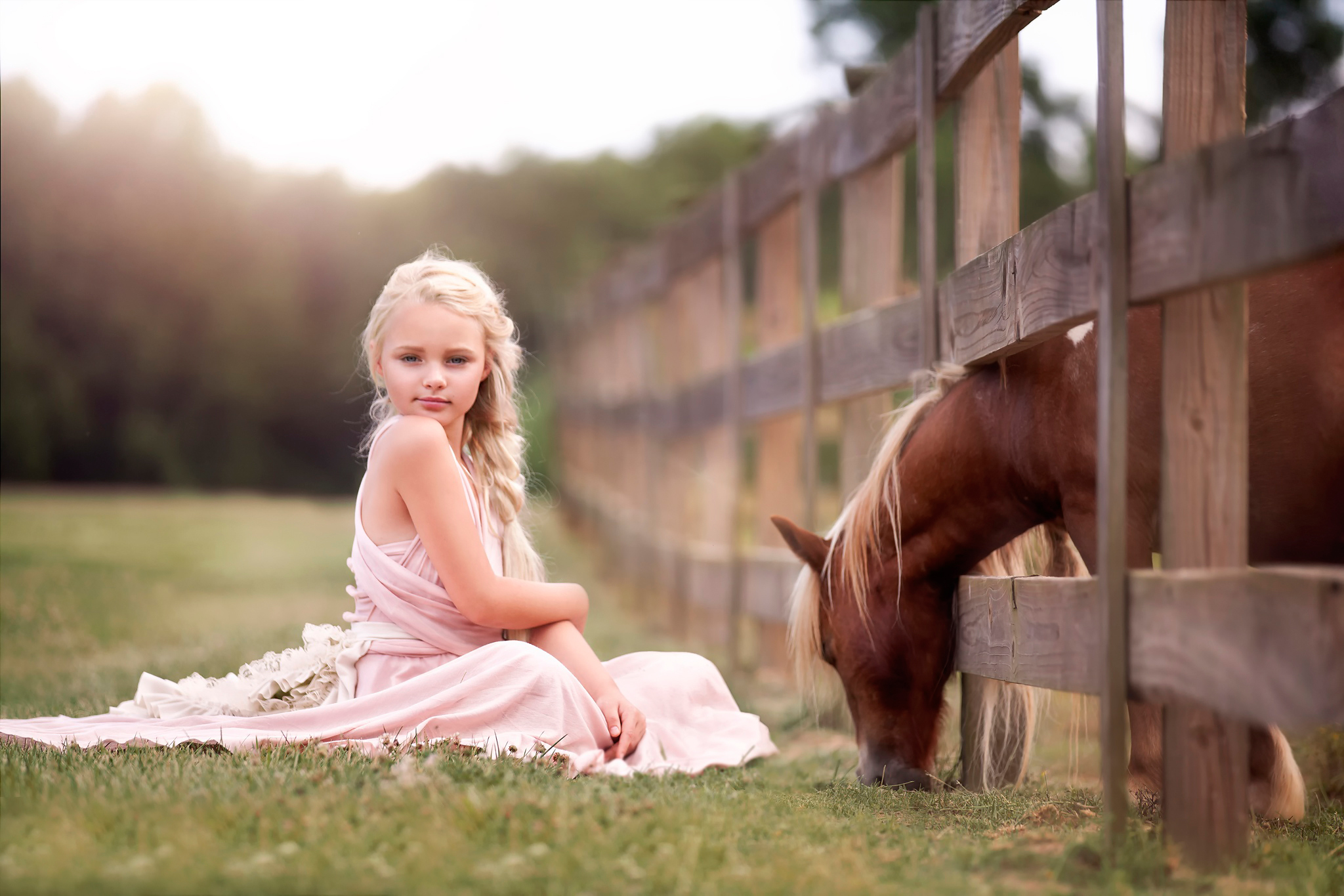 Девочка с лошадкой. Детская фотосессия с лошадьми. Девочка на лошади. Девочка и конь. Лошадь для детей.