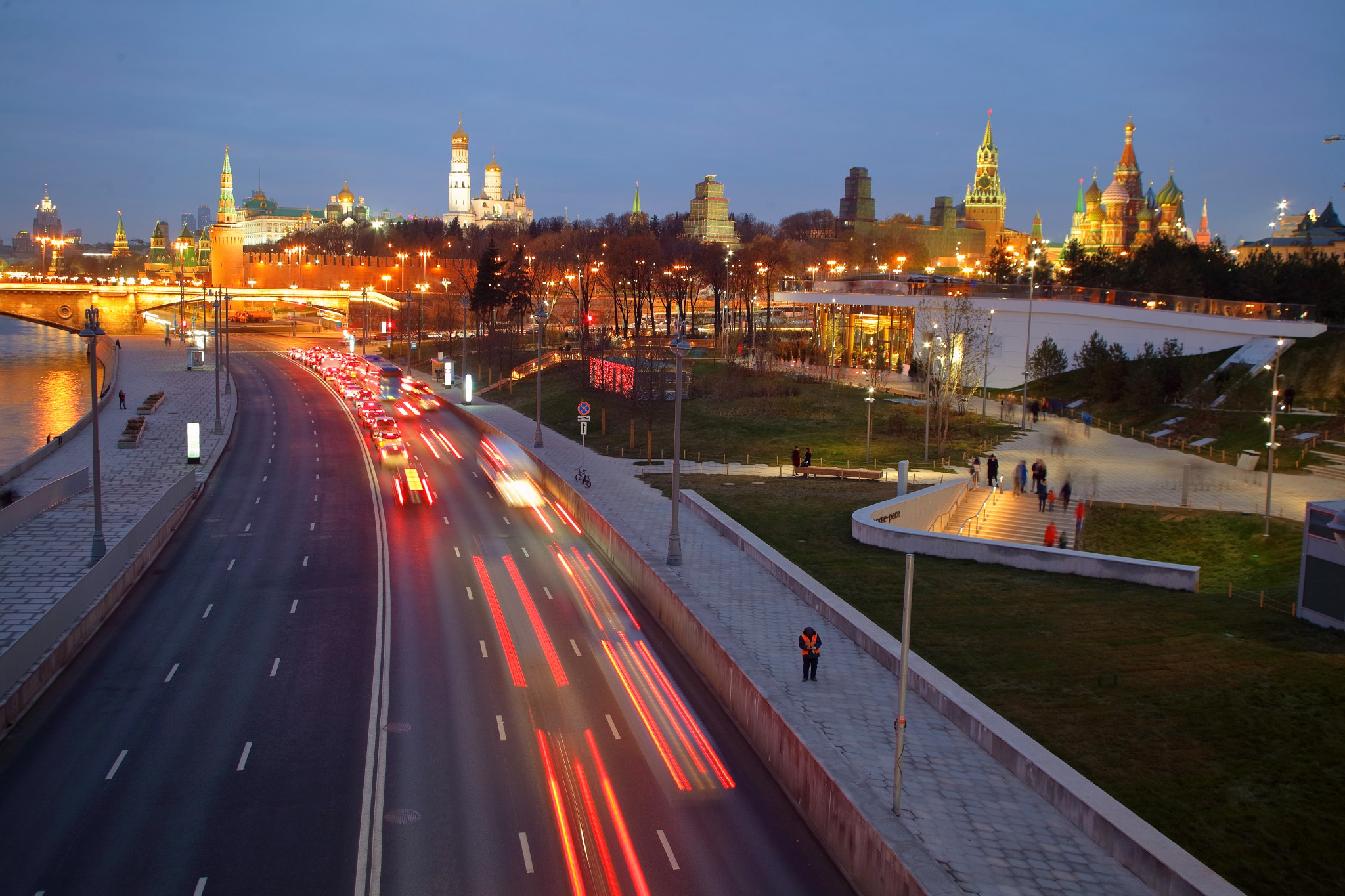 Новые места в москве 2024. Парк Зарядье. Зарядье 1920. Красная площадь парк Зарядье. Ночная Москва Зарядье.