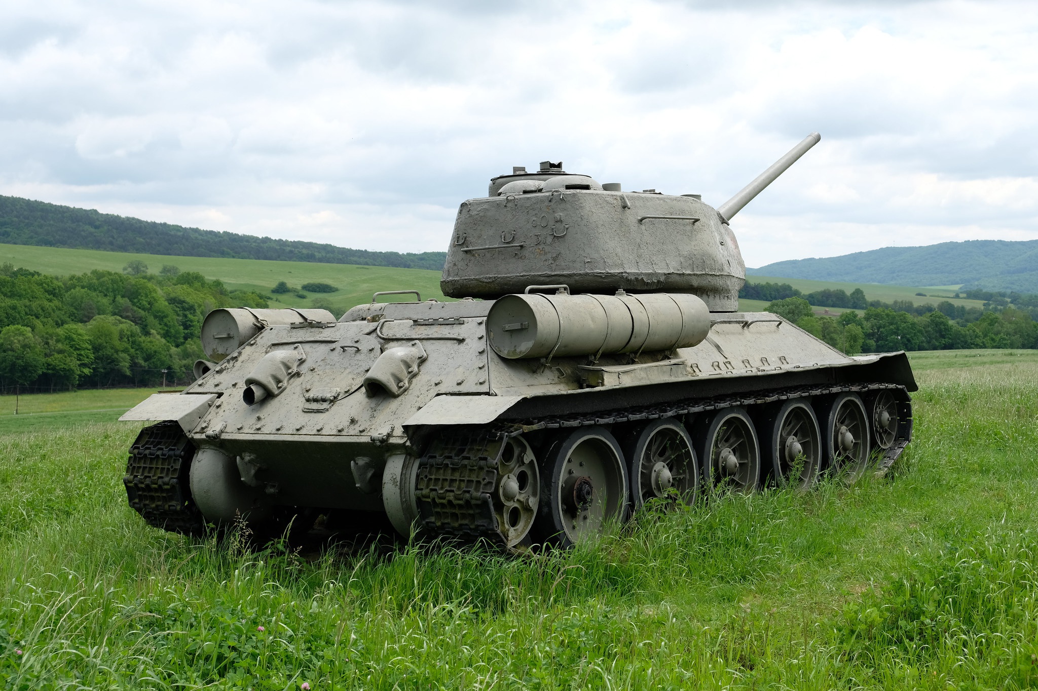 Танк т 34 герои. Танк т-34-85. Т-34 средний танк. Танки т 34 85. Т-34 85 Калибр.