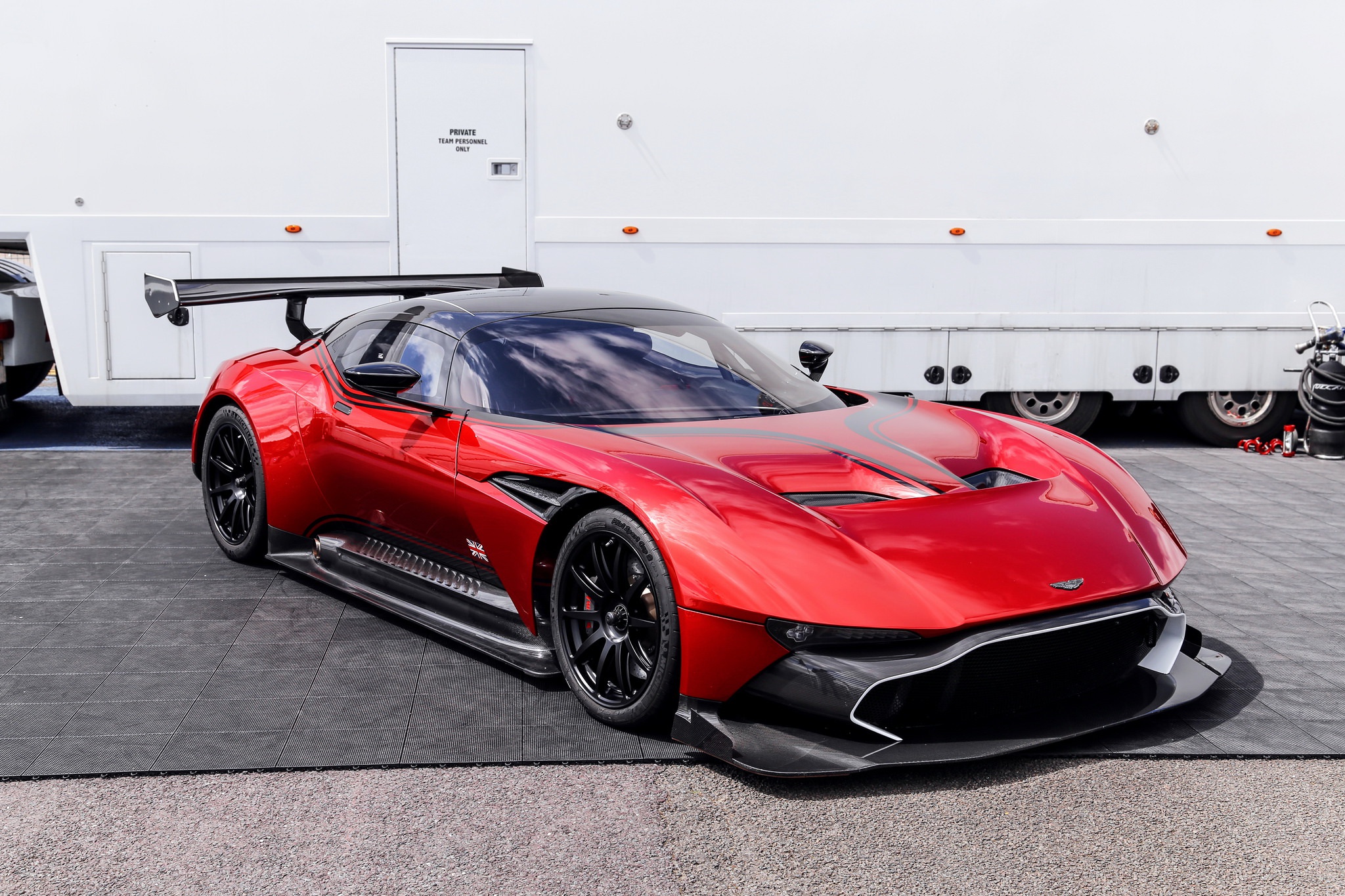 Aston vulcan. Aston Martin Vulcan. Астон Мартин вулкан. Машина Aston Martin Vulcan. Aston Martin Vulcan 2016 Hypercar.