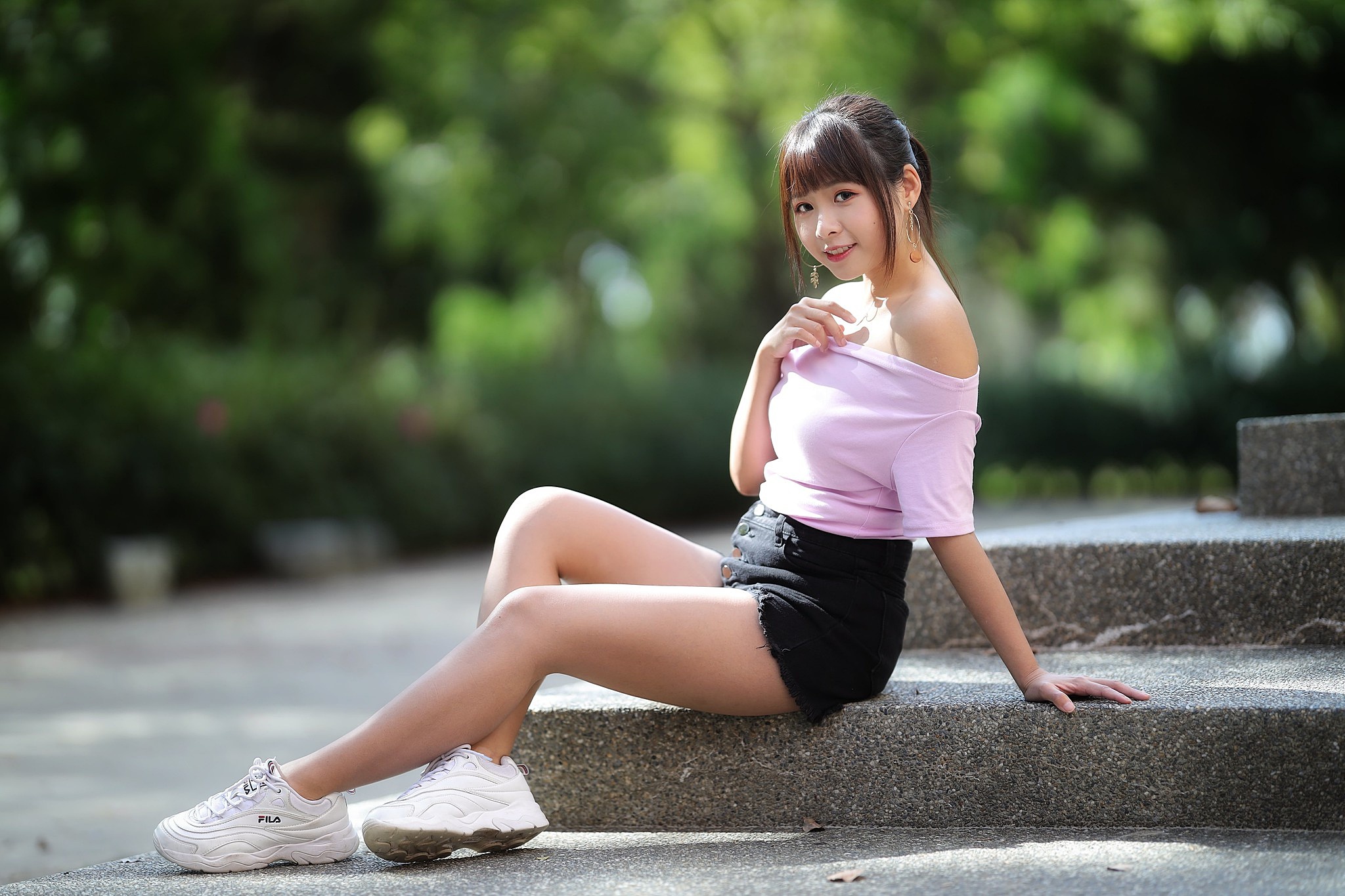 Японка ляшки. Азиатские девушки. Азиатские девушки ноги. Японская девушка. Ножки девушек.