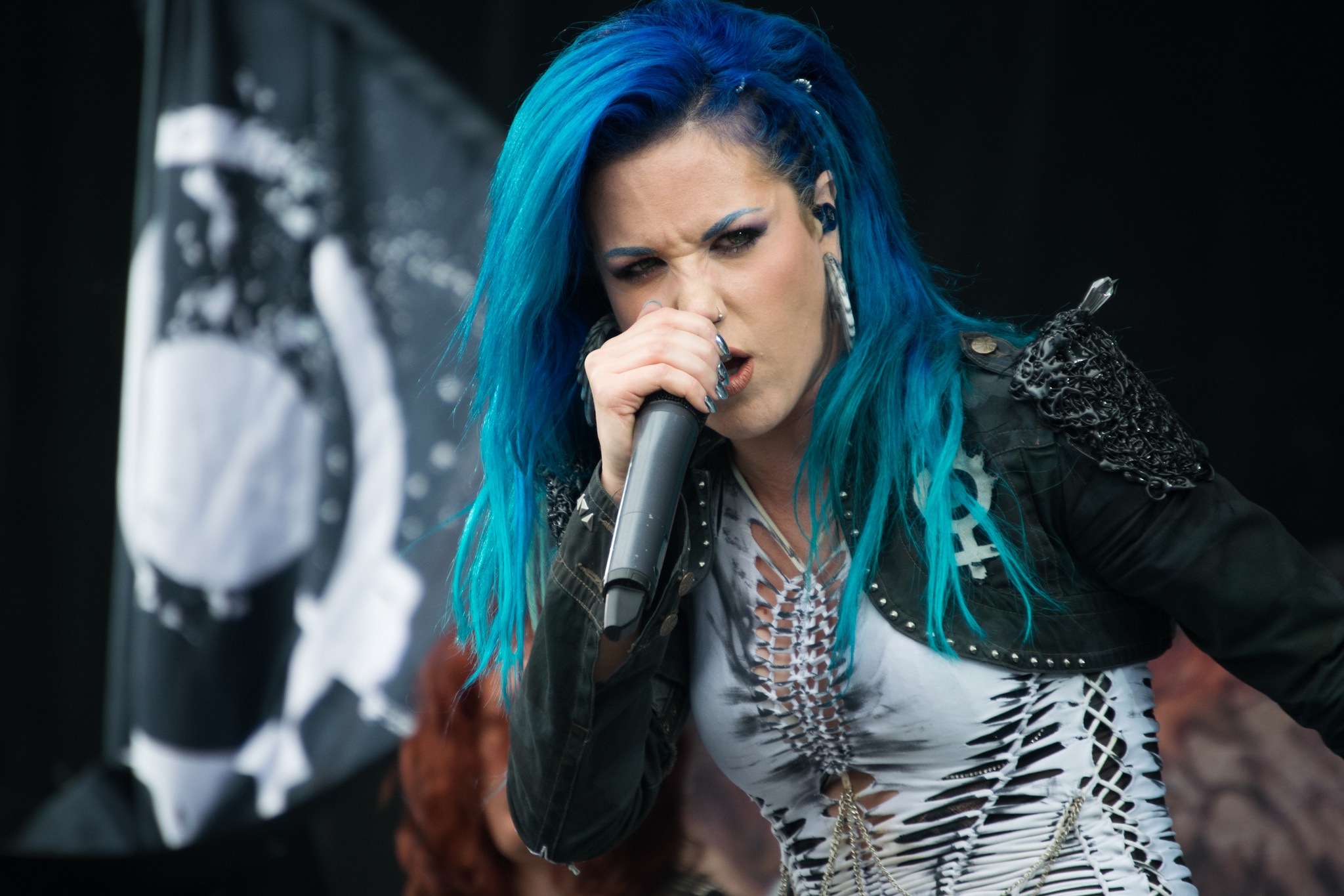 Обои Metal, Canada, Arch Enemy, Alissa White-Gluz на телефон и рабочий  стол, раздел музыка, разрешение 2048x1365 - скачать