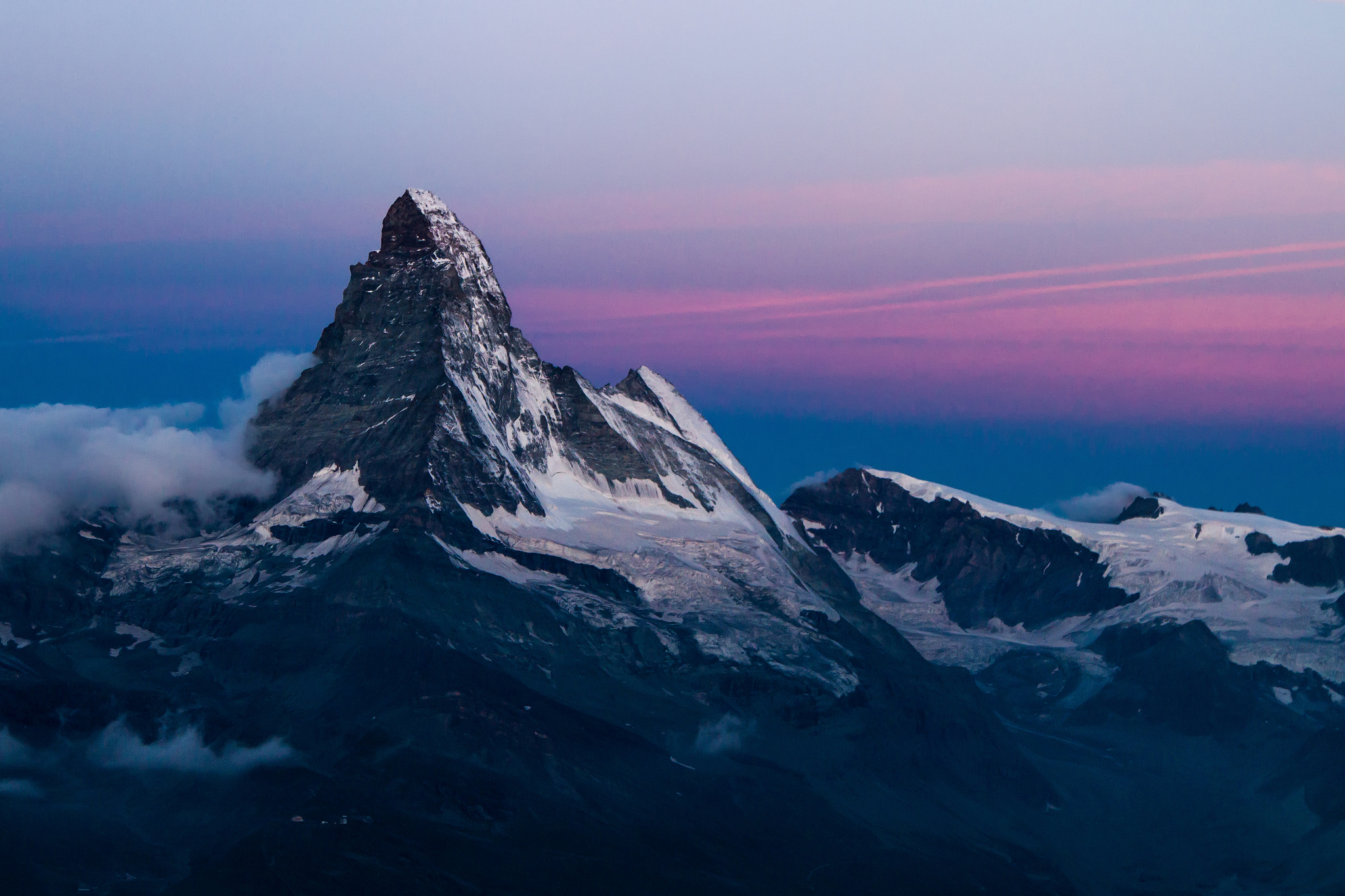 High mountain. Эльбрус Эверест Маттерхорн. Горы колд пик Аляска. Хан-Тенгри. Вершины гор.