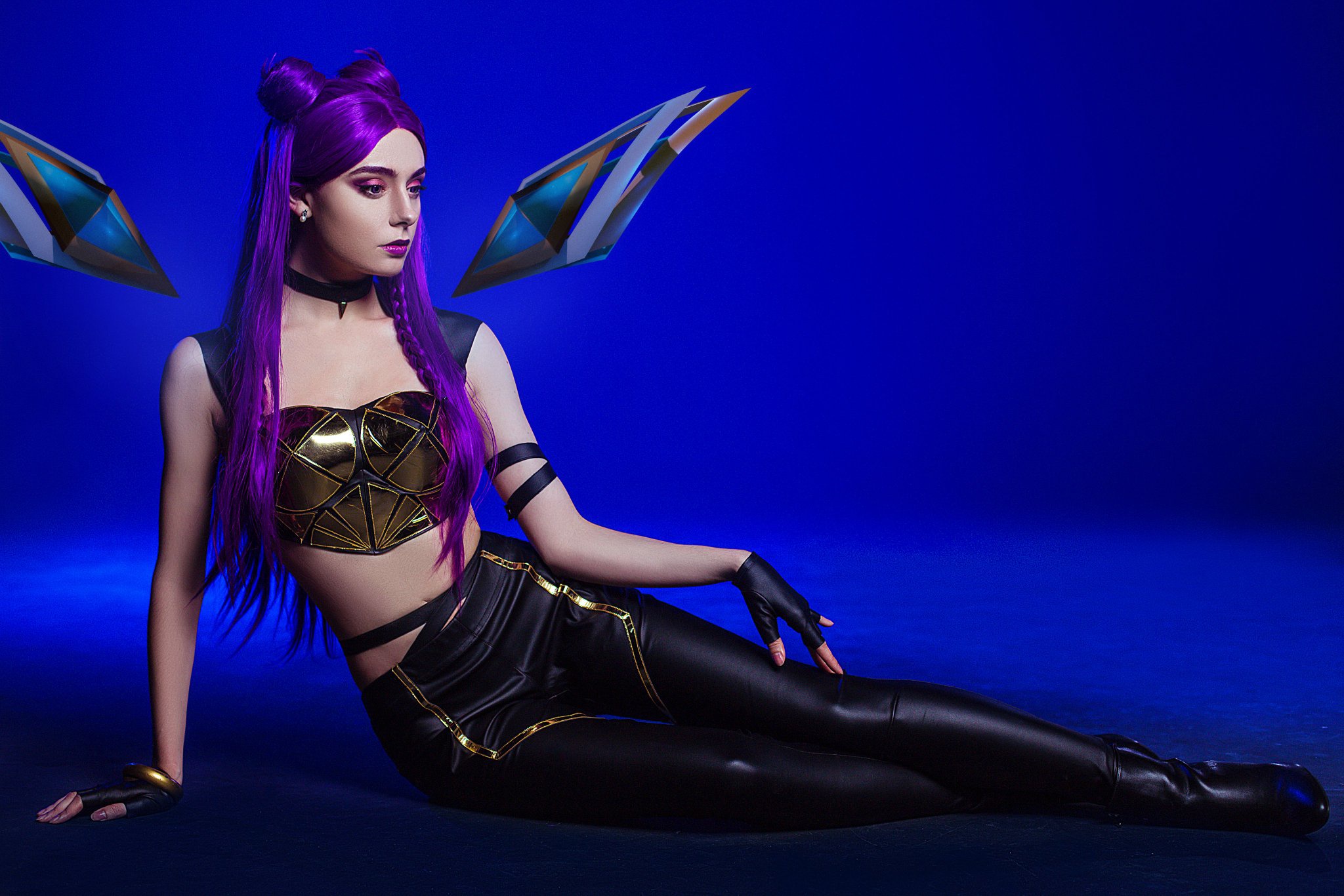 Скачать обои игра, game, красивая девушка, косплей, cosplay, League of  Legends, beautiful girl, темно-синий фон, раздел стиль в разрешении  2048x1366