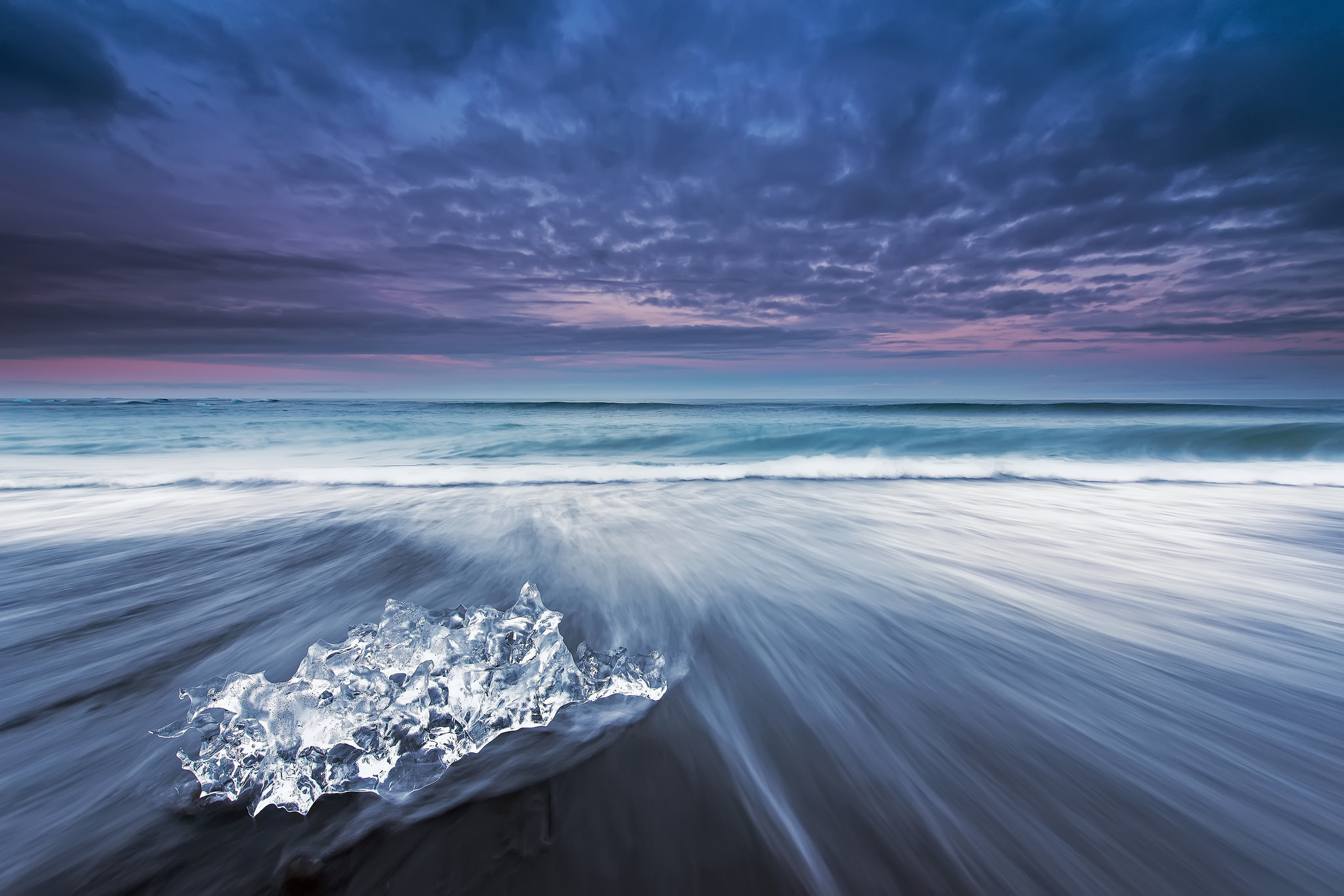 Ocean surface. Поверхность океана. Гладь океана. Волны на воде. Море волны небо.