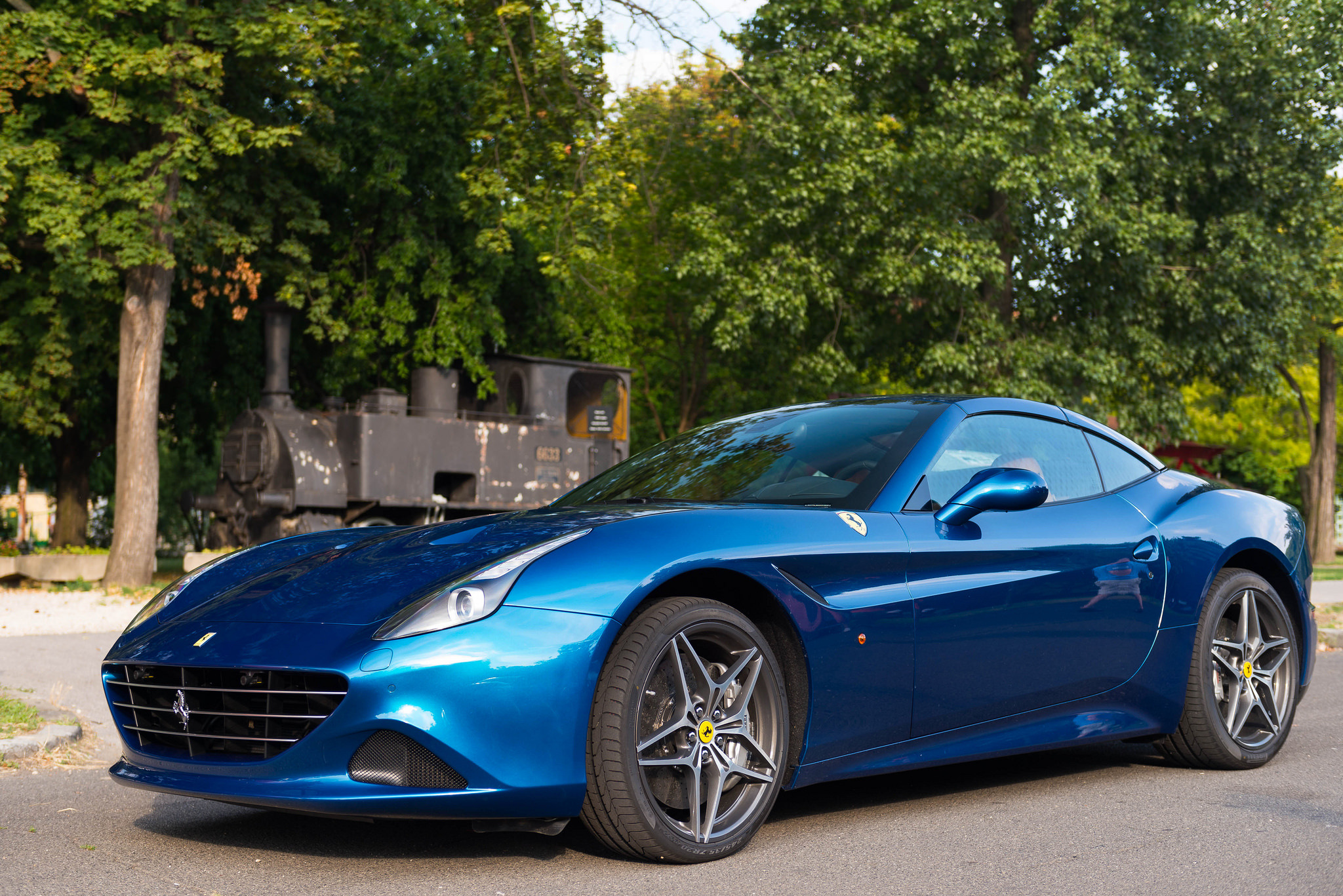 Покажи синие машины. Ferrari California. Феррари Калифорния 2 синий. Феррари голубая. Ferrari синяя.