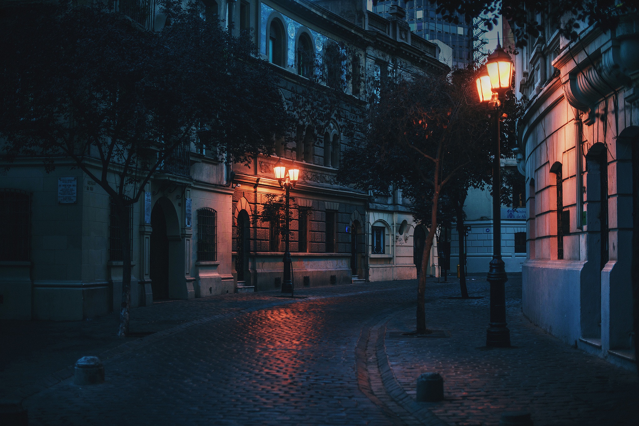 Город тихие вечера. Красивые темные улицы. Вечерняя улица. Улица вечером. Темный переулок.