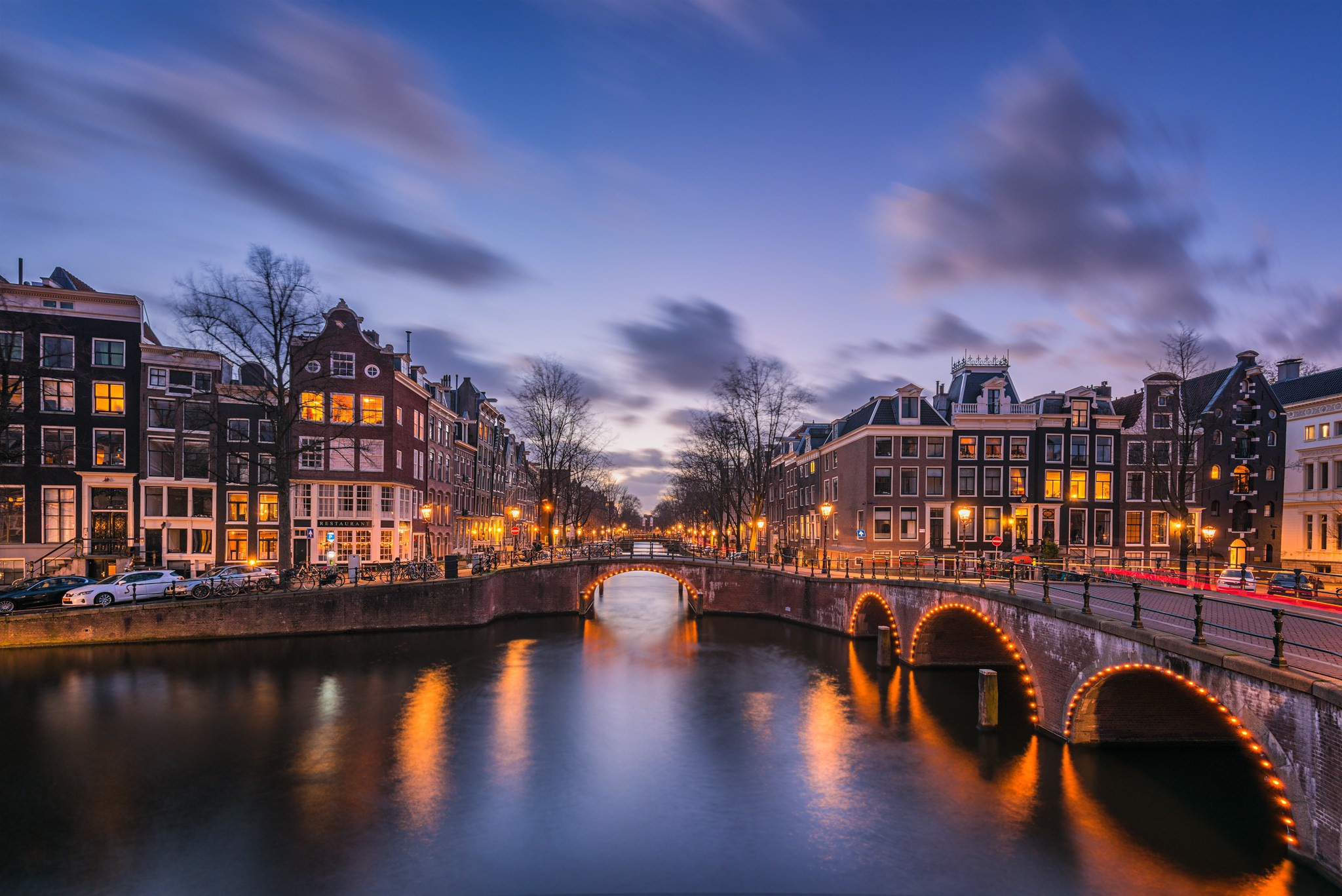Amsterdam. Вечерний Амстердам, Нидерланды. Нидерланды каналы Амстердама. Ночной Амстердам. Голландия канал мост.