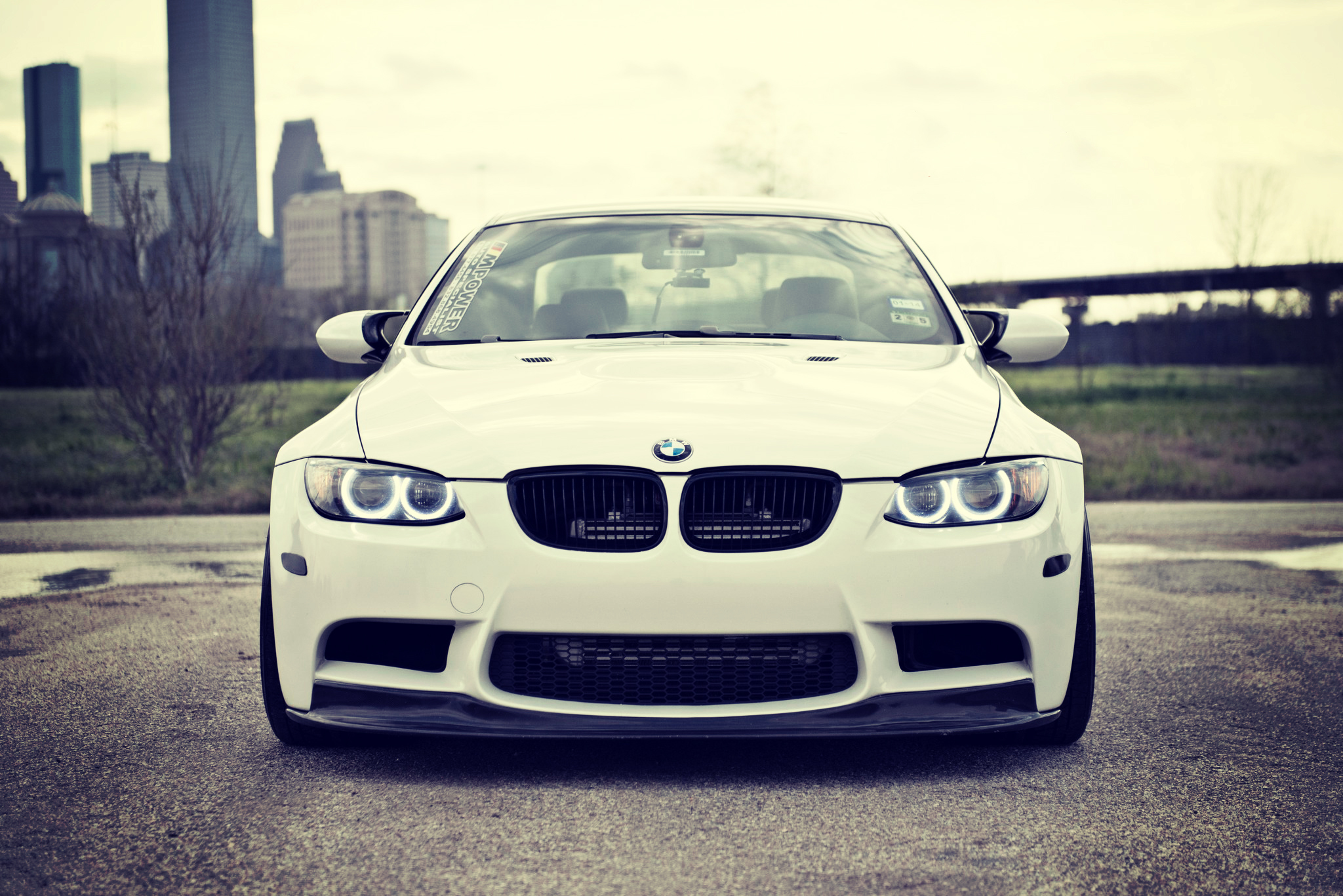Аватарка бмв м5. BMW e92 m. BMW m3 e92 White. BMW e92 глазки. E92 BMW перед.