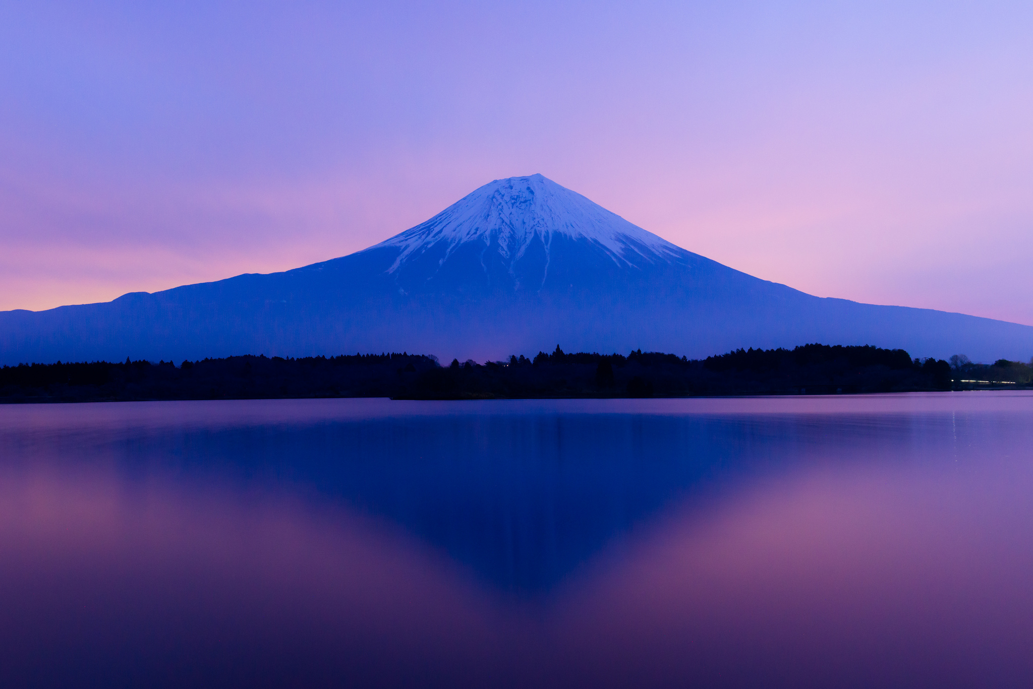 Mount fuji purple wallpaper engine. Гора Фудзияма в Японии. Гора Фудзи в Японии. Горы Хаконе Япония. Священная гора Фудзи.