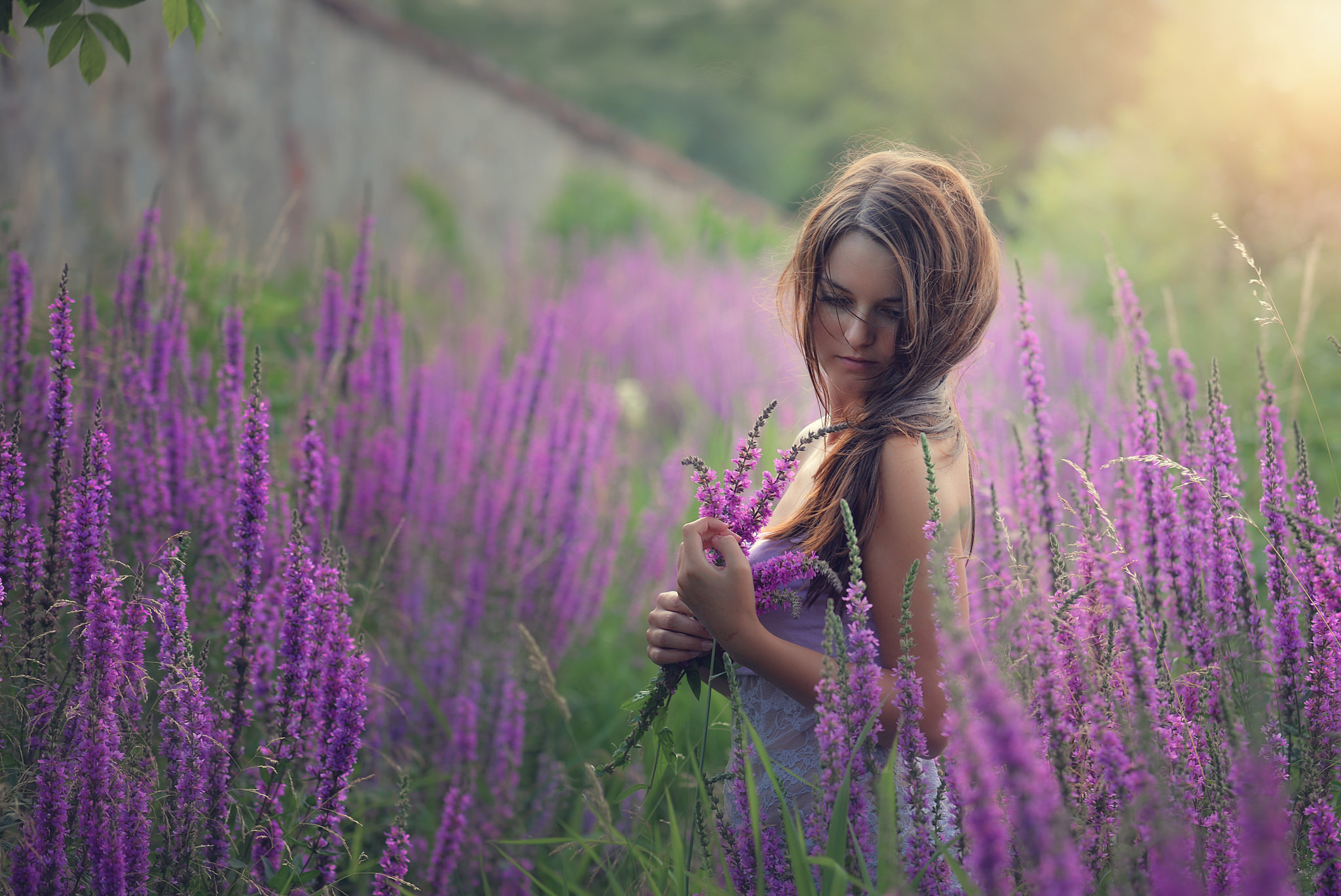 Beauty flower. Фотосессия в поле с цветами. Фотосессия в цветах на природе.