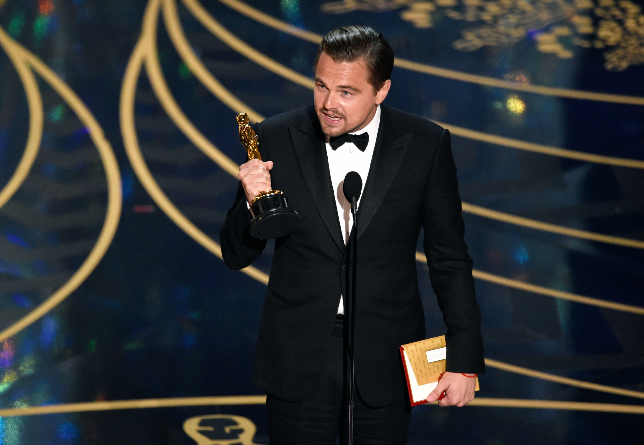 Обои победа, Леонардо Ди Каприо, Leonardo DiCaprio, 2016, OSCARS на телефон  и рабочий стол, раздел мужчины, разрешение 2048x1417 - скачать