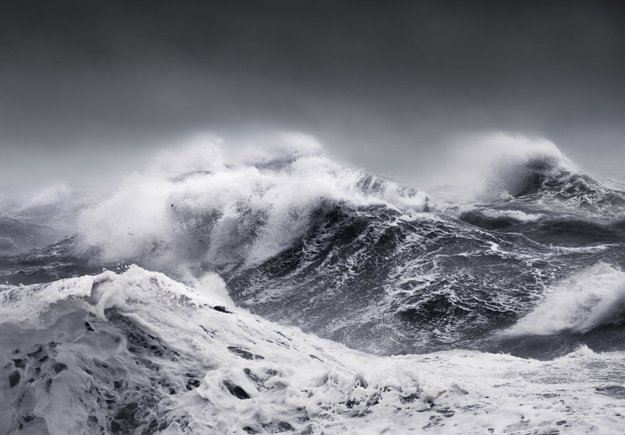 Темный шторм. Северный Ледовитый океан шторм. Море шторм. Море, волны. Шторм в океане.