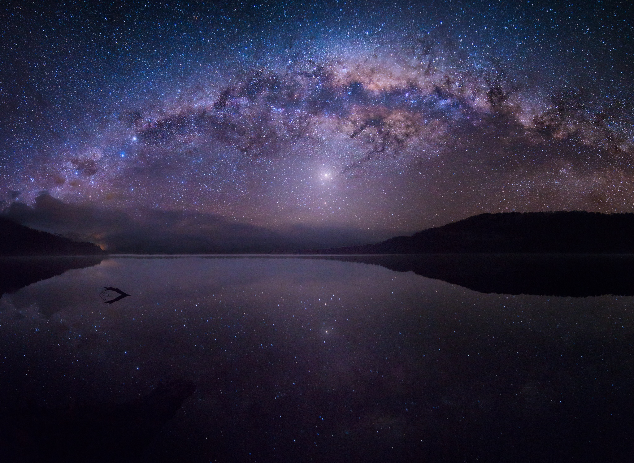 Новая зеландия звезды. Млечный путь в новой Зеландии. Ночное небо. Звездное небо. Новая Зеландия звездное небо.