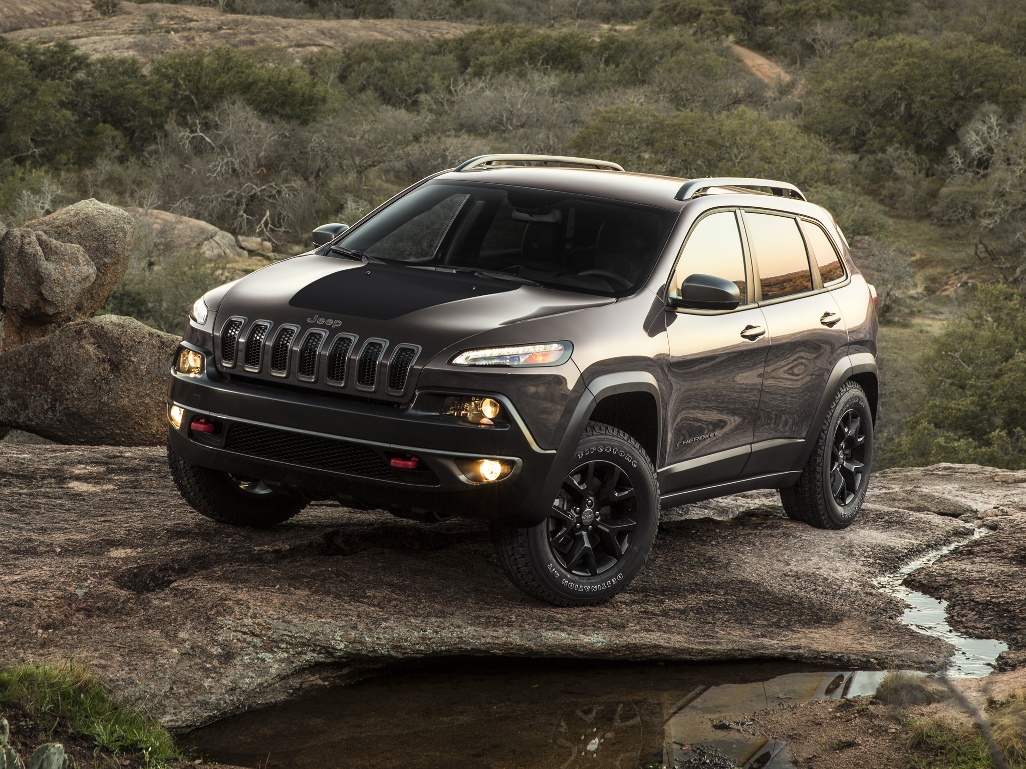 Фото внедорожников кроссоверов. Jeep Cherokee Trailhawk 2014. Jeep Cherokee KL Trailhawk. Jeep Cherokee Trailhawk 2013. 2015 Jeep Cherokee Trailhawk.