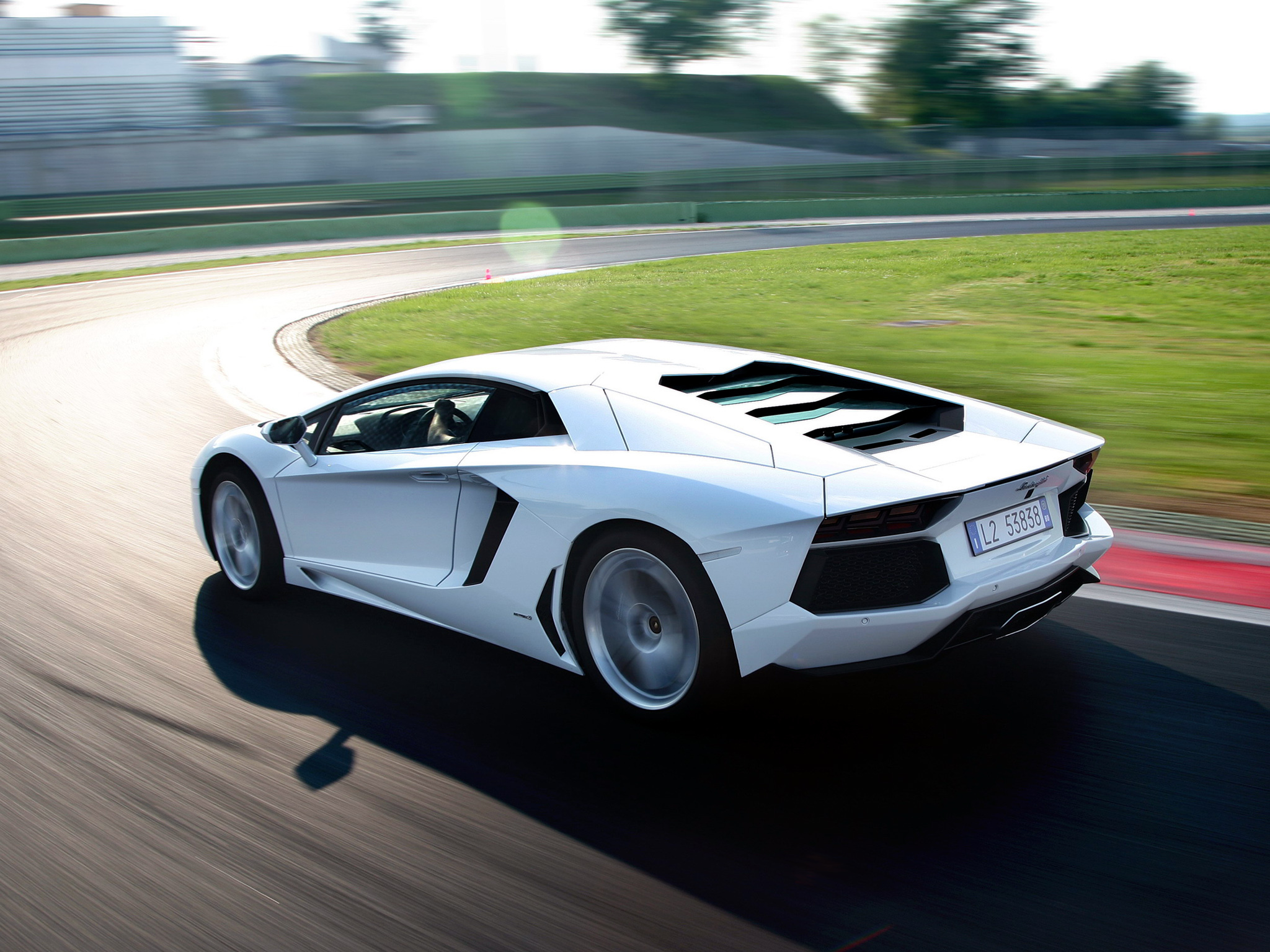 Lambo Aventador lp700 белая