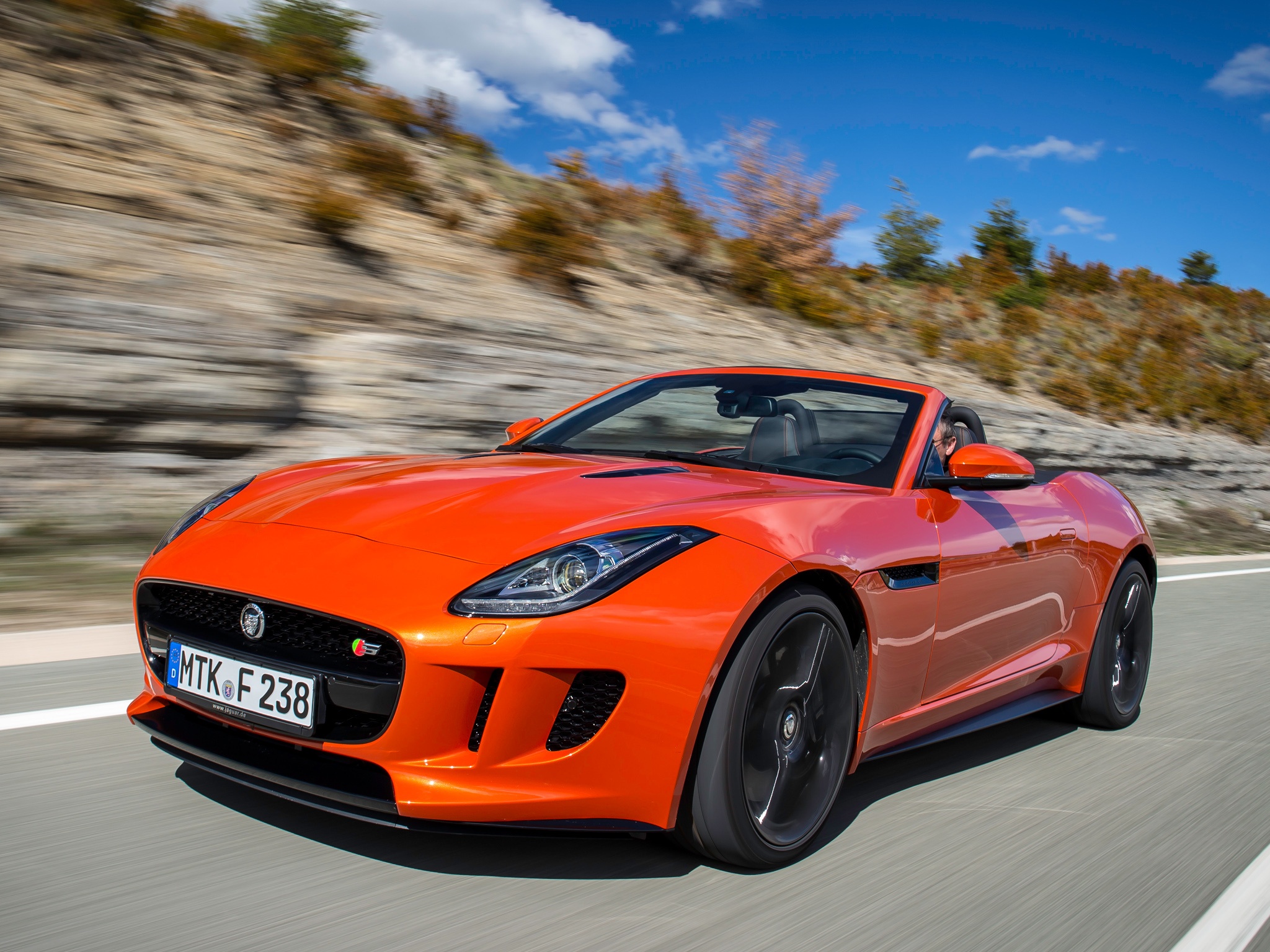 Скачать обои машина, Jaguar, ягуар, вид спереди, F-Type, V8 S, раздел машины  в разрешении 2048x1536