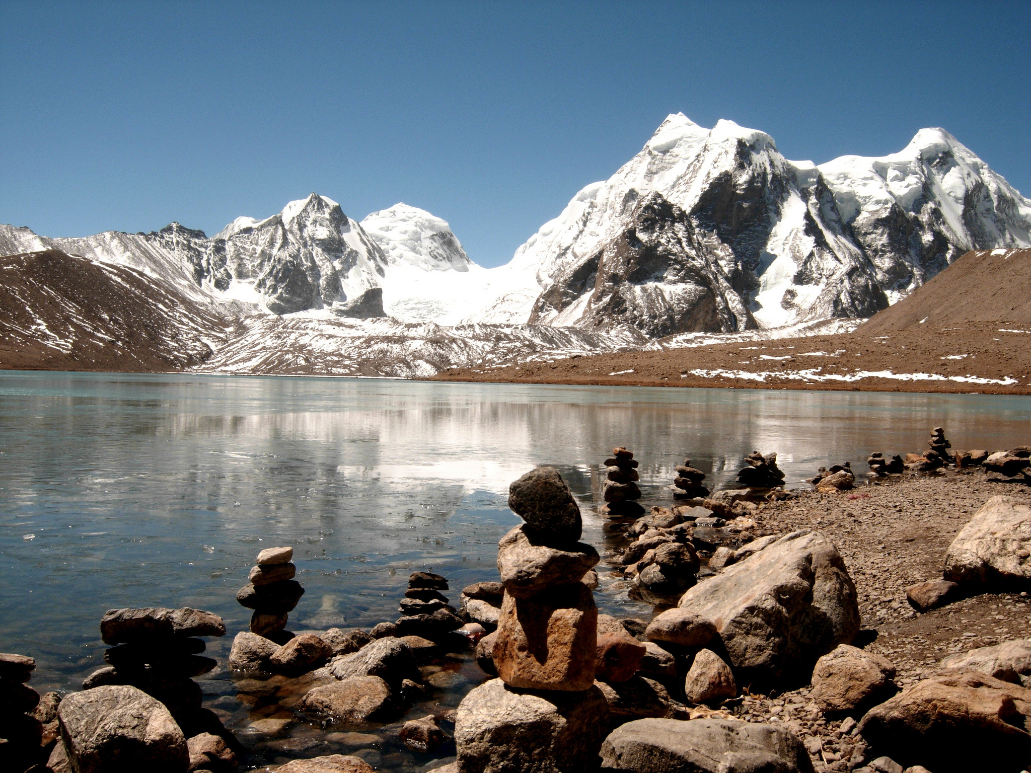 Гималаи озера. Гималаи Тибет озеро. Озеро в Гималаях. Природа Индии Гималаи. Индия горы Гималаи.