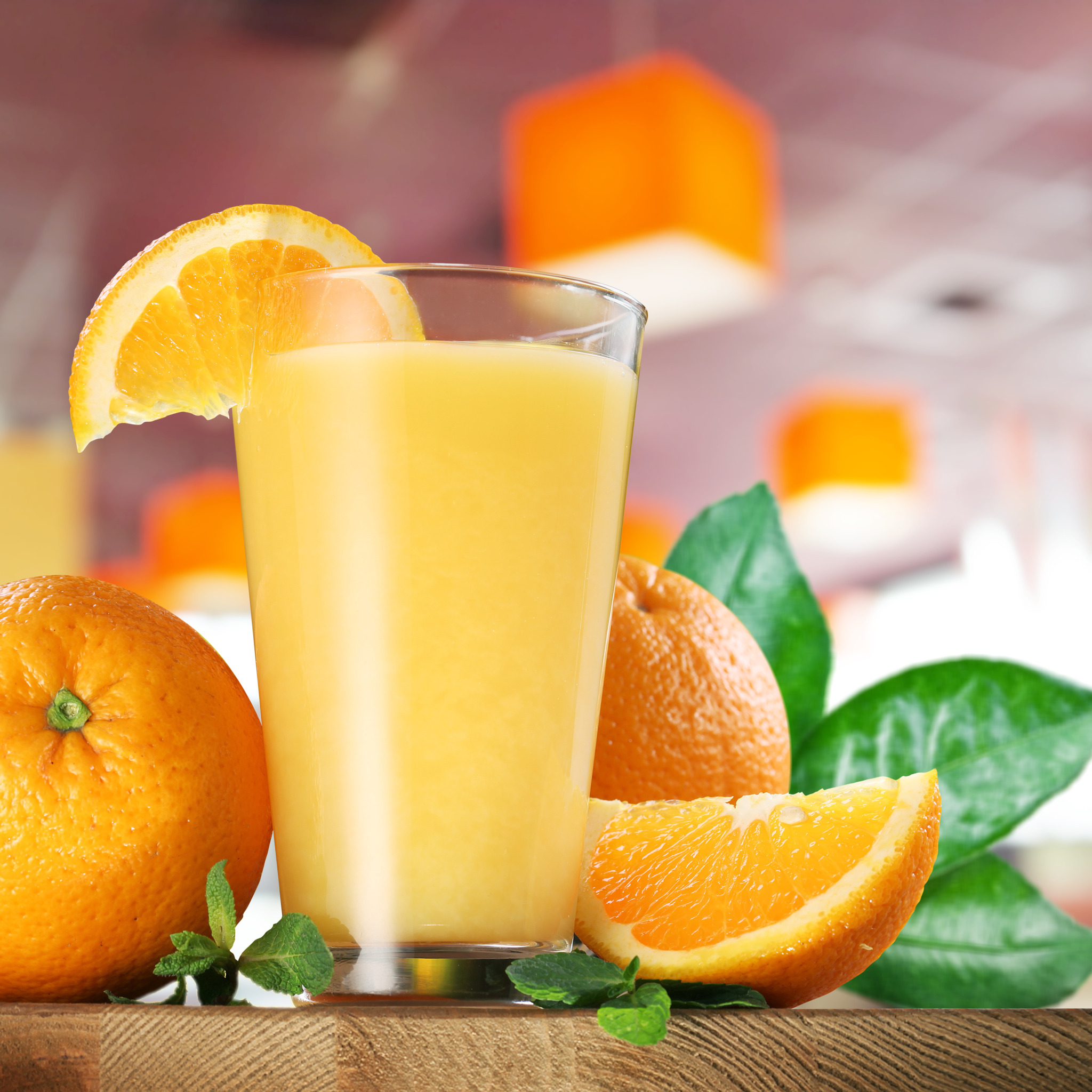 Как приготовить апельсиновый сок. Апельсиновый сок Тропикана. Свежевыжатый сок апельсин. Апельсиновый Фреш. Свежевыжатые соки апельсиновый.