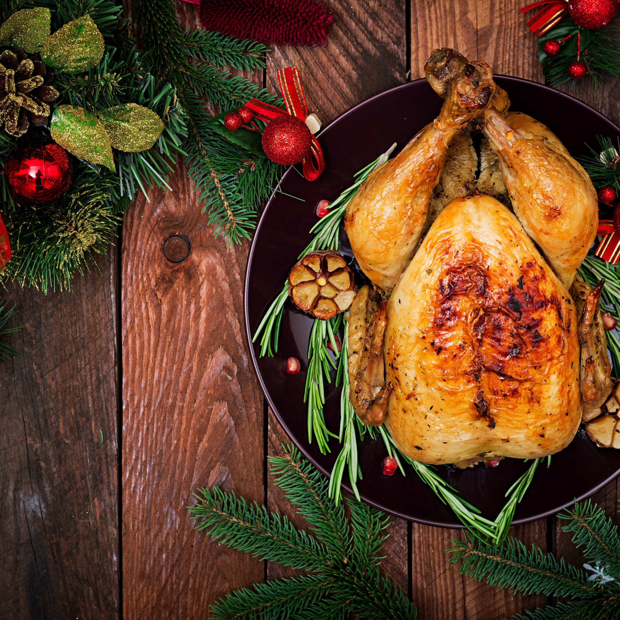 Запеченное мясо курицы в духовке. Курица на новогодний стол. Запеченная индейка на Рождество. Мясные блюда на новогодний стол. Утка на новогодний стол.
