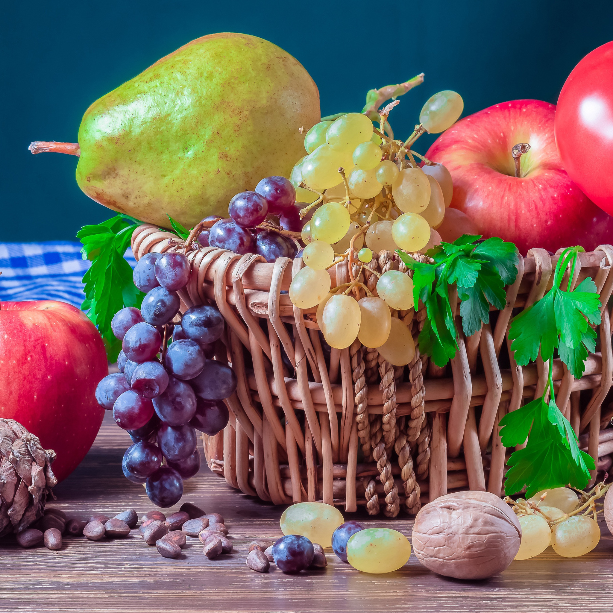 Натюрморт фрукты и овощи в корзине