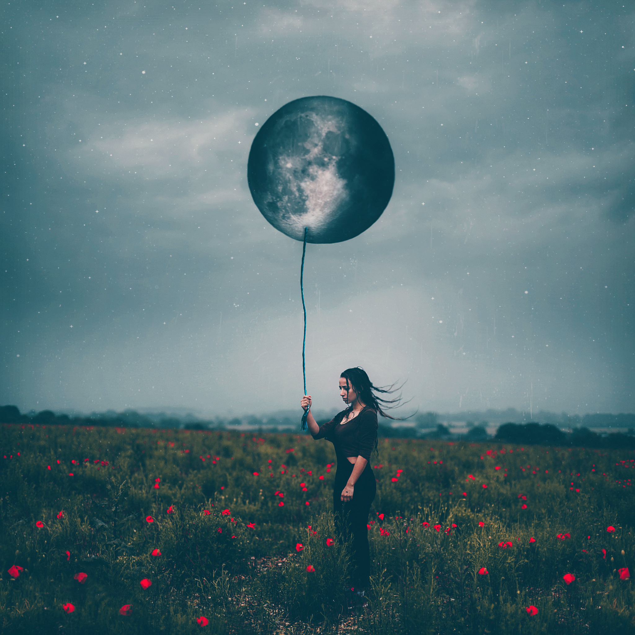 Картинки луны человек. Девочка с луной в руках. Девочка держит луну. Девушка-Луна. Фотосессия с луной в руках.