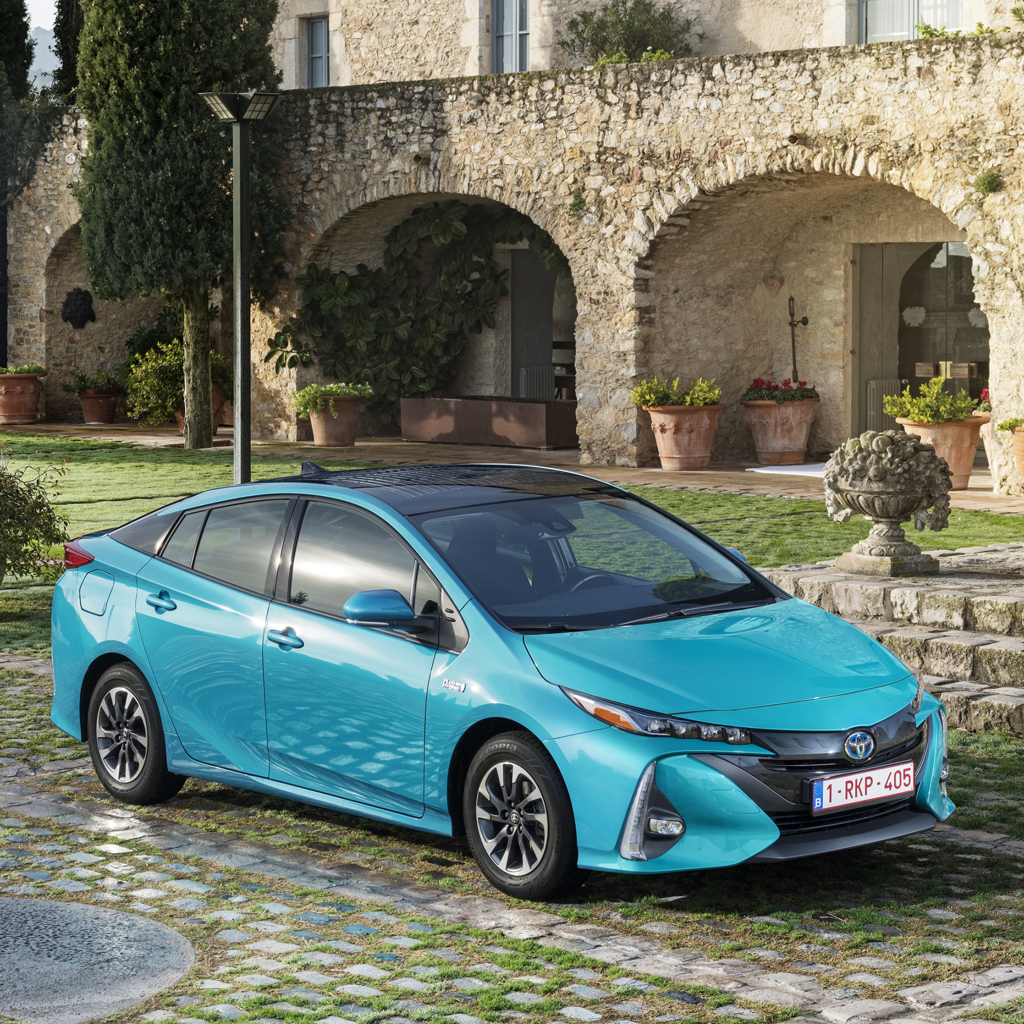 Тойота приус гибрид. Toyota Prius PHV Hybrid. Тойота Приус 40. Приус 2022. Тойота Приус Plug-in.