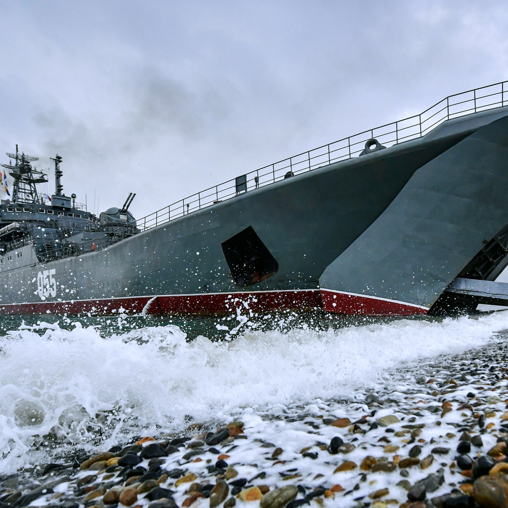 Landing ship. БДК Константин Ольшанский 2020. Адмирал Невельской корабль. БДК Адмирал Невельской. Большой десантный корабль ТОФ «Адмирал Невельской».