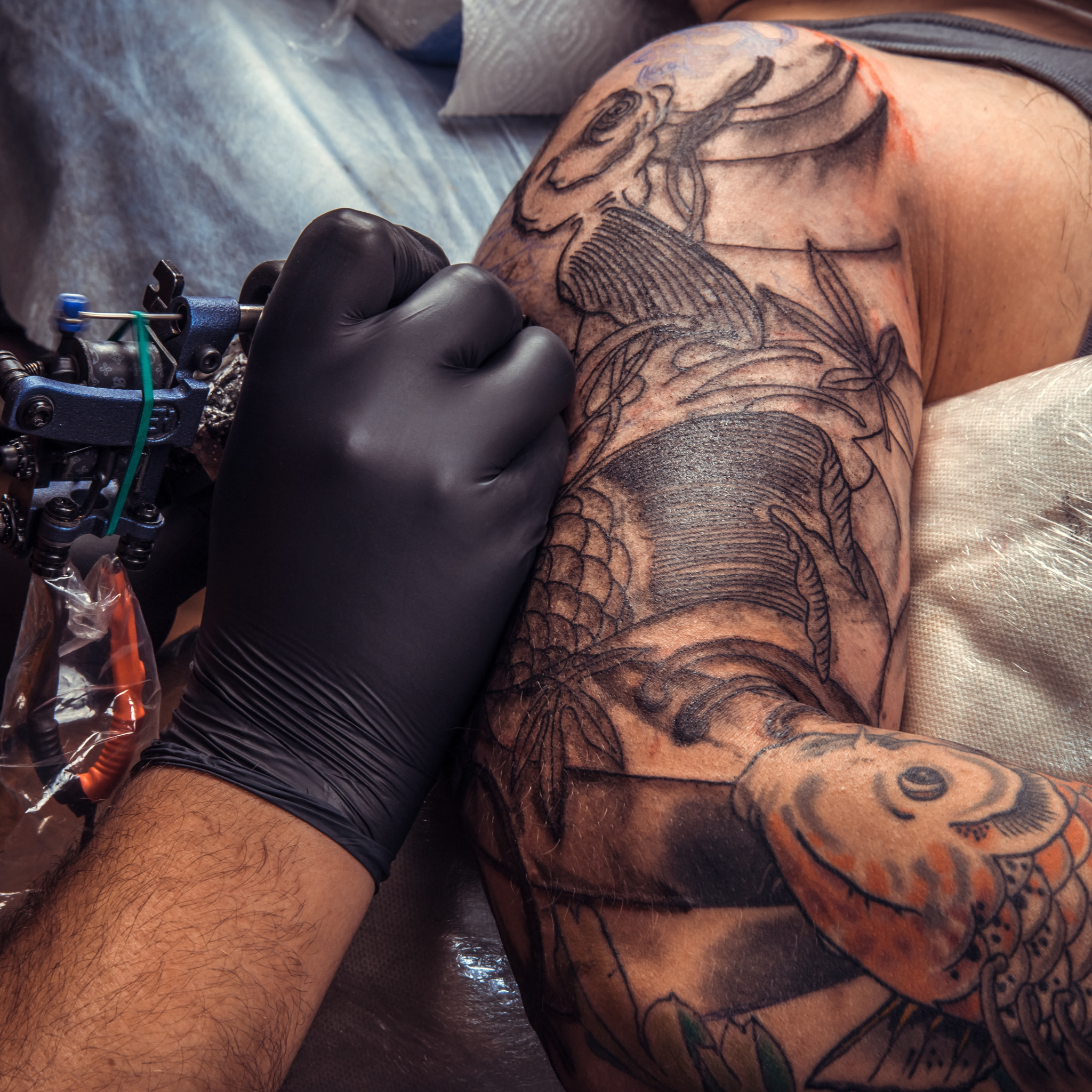 Tattoo station. Тату мастер. Крутые тату. Тату мастер девушка.