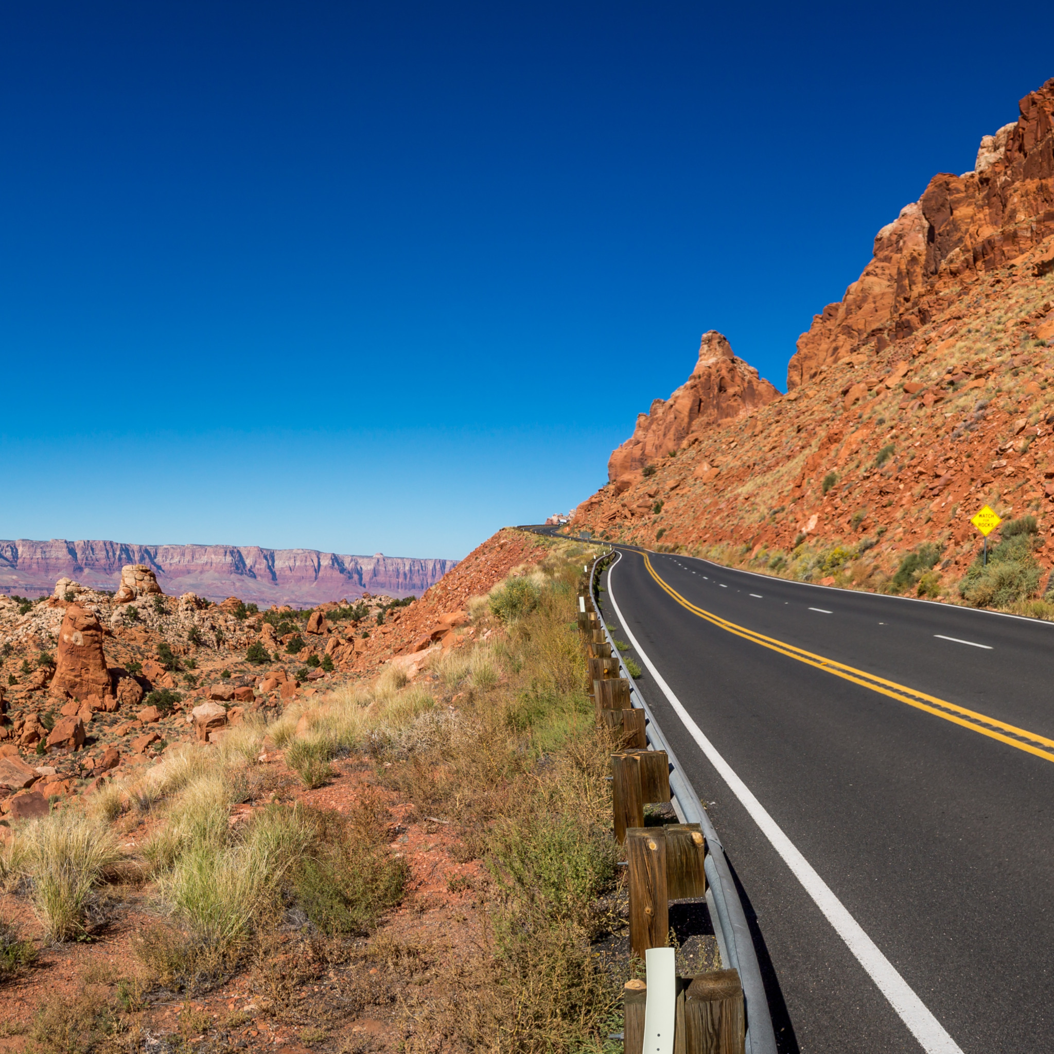 Desert road. Дорога в пустыне. Пустыня Невада. Невада дорога. Трасса в пустыне США.