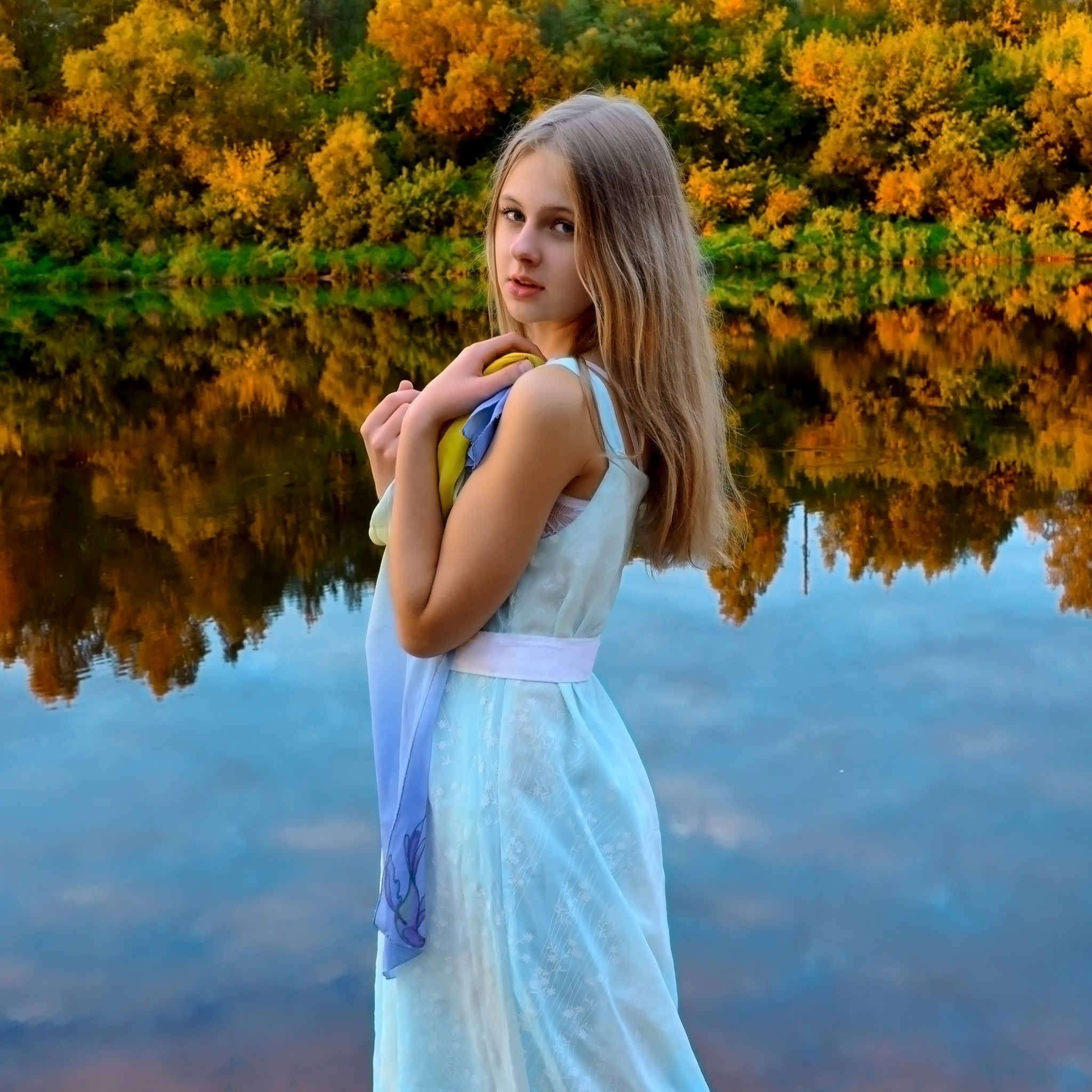 Девушка у озера 2007