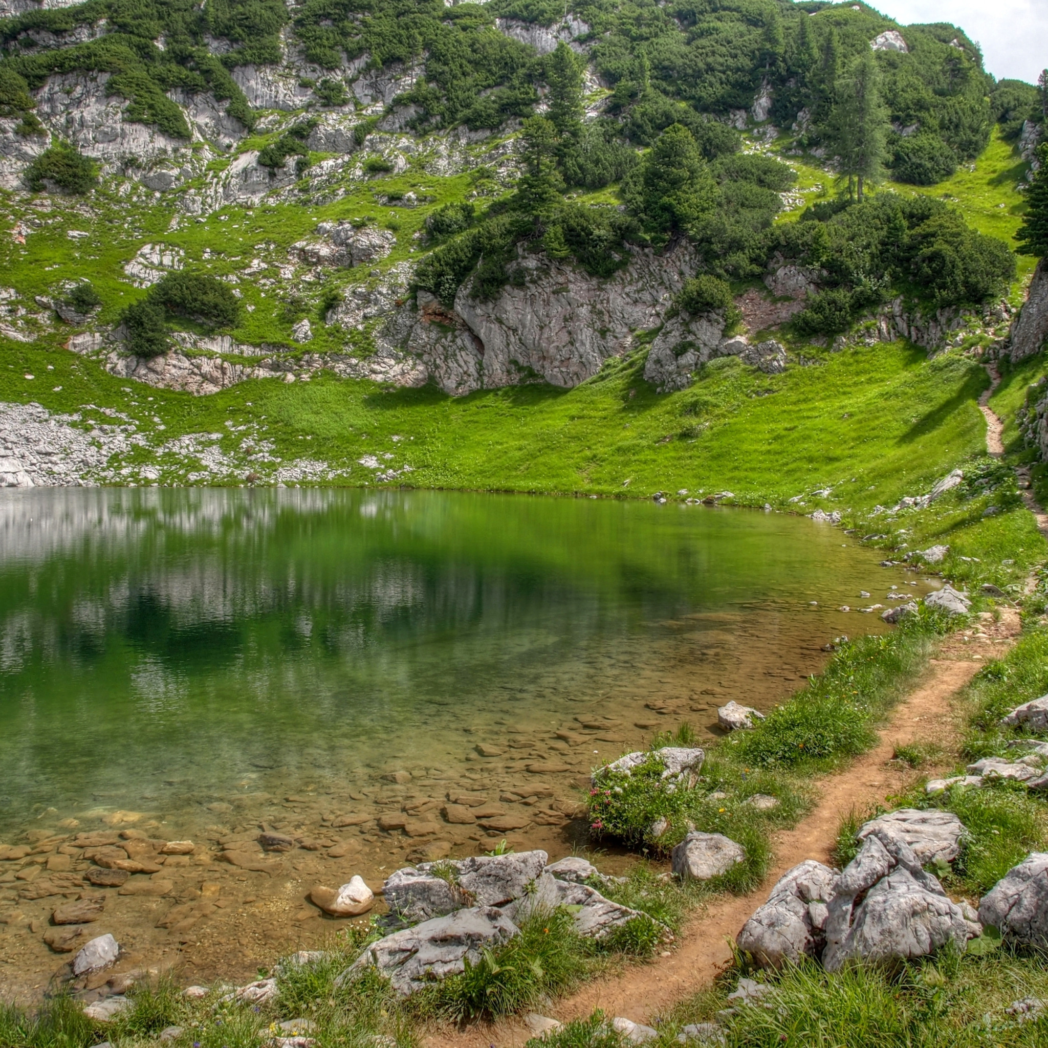 Вода холм