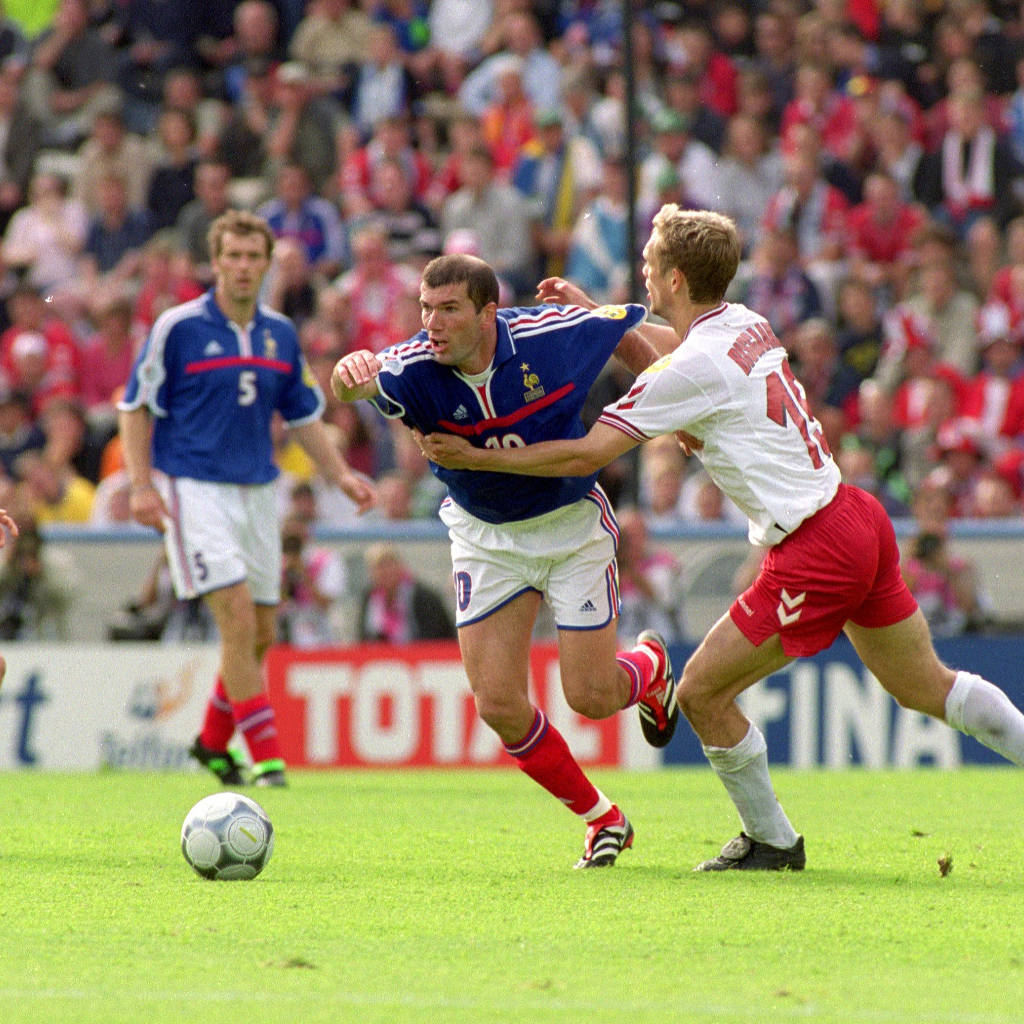 Футбол евро прямая. Зинедин Зидан Франция. Zidane France 2000. Футбол. Чемпионат Европы по футболу 2000.