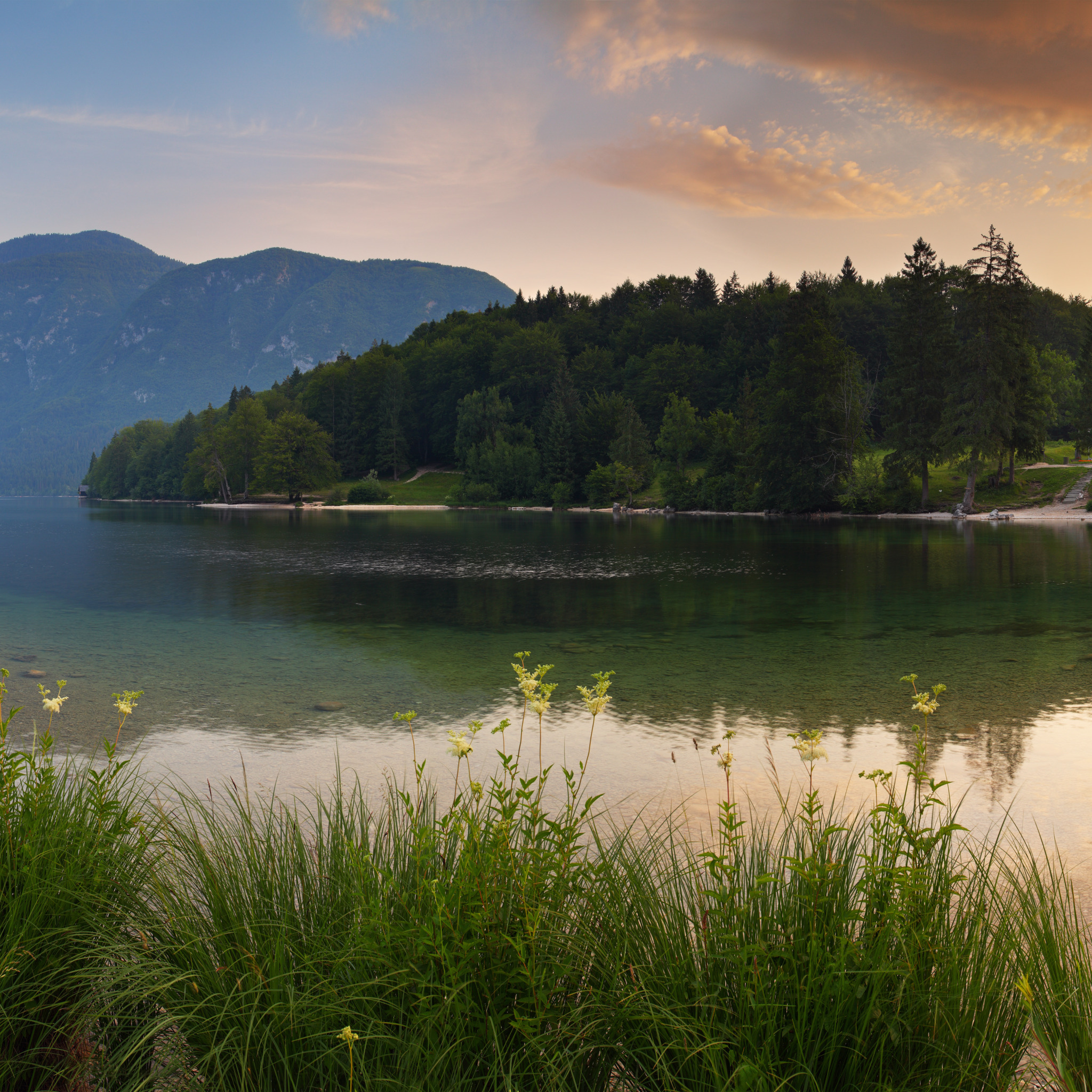 C lake. Природа КФ. Morning in the Slovenia.