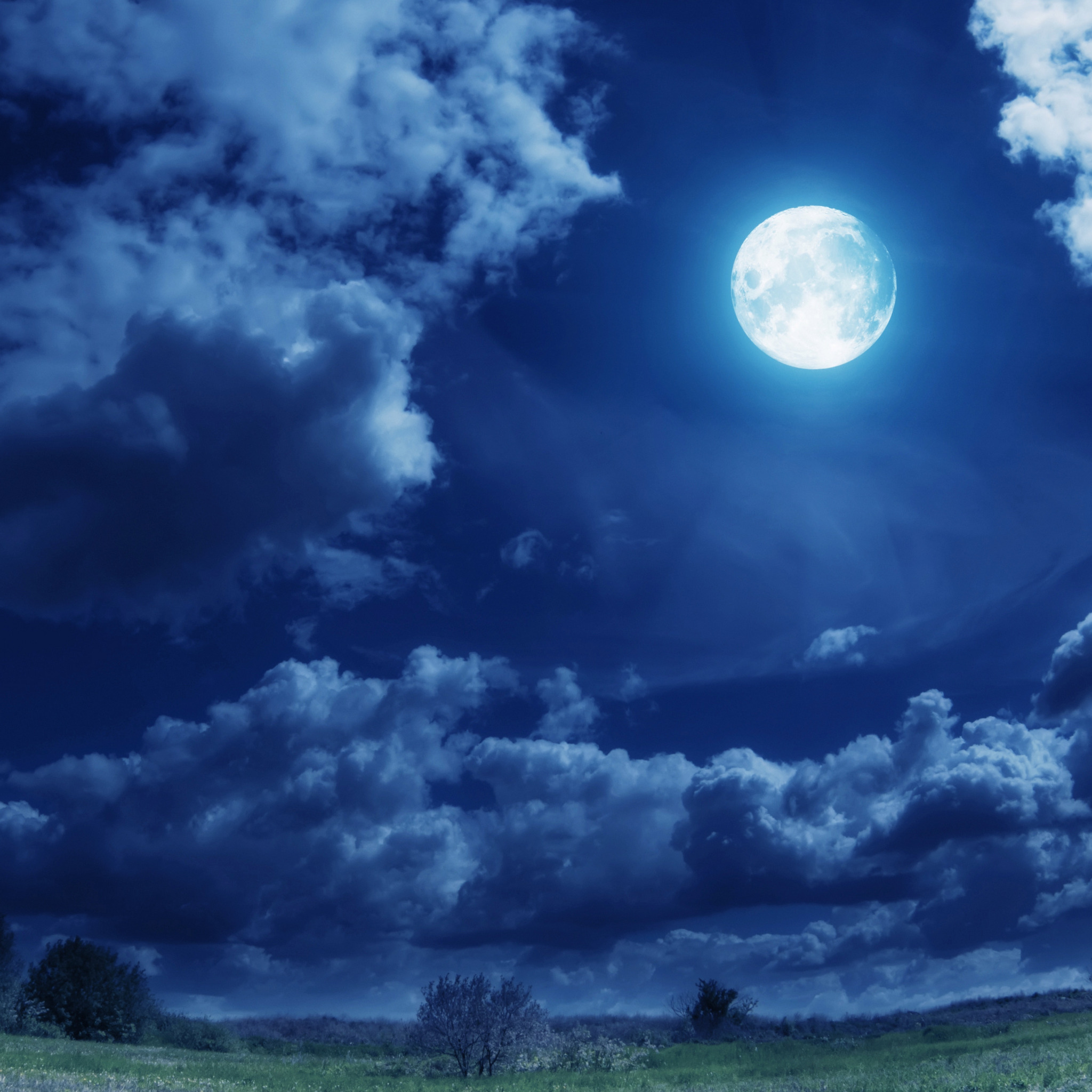 Полнолуние небо. Небо ночью. Луна на небе. Лунное небо. Облака ночью.
