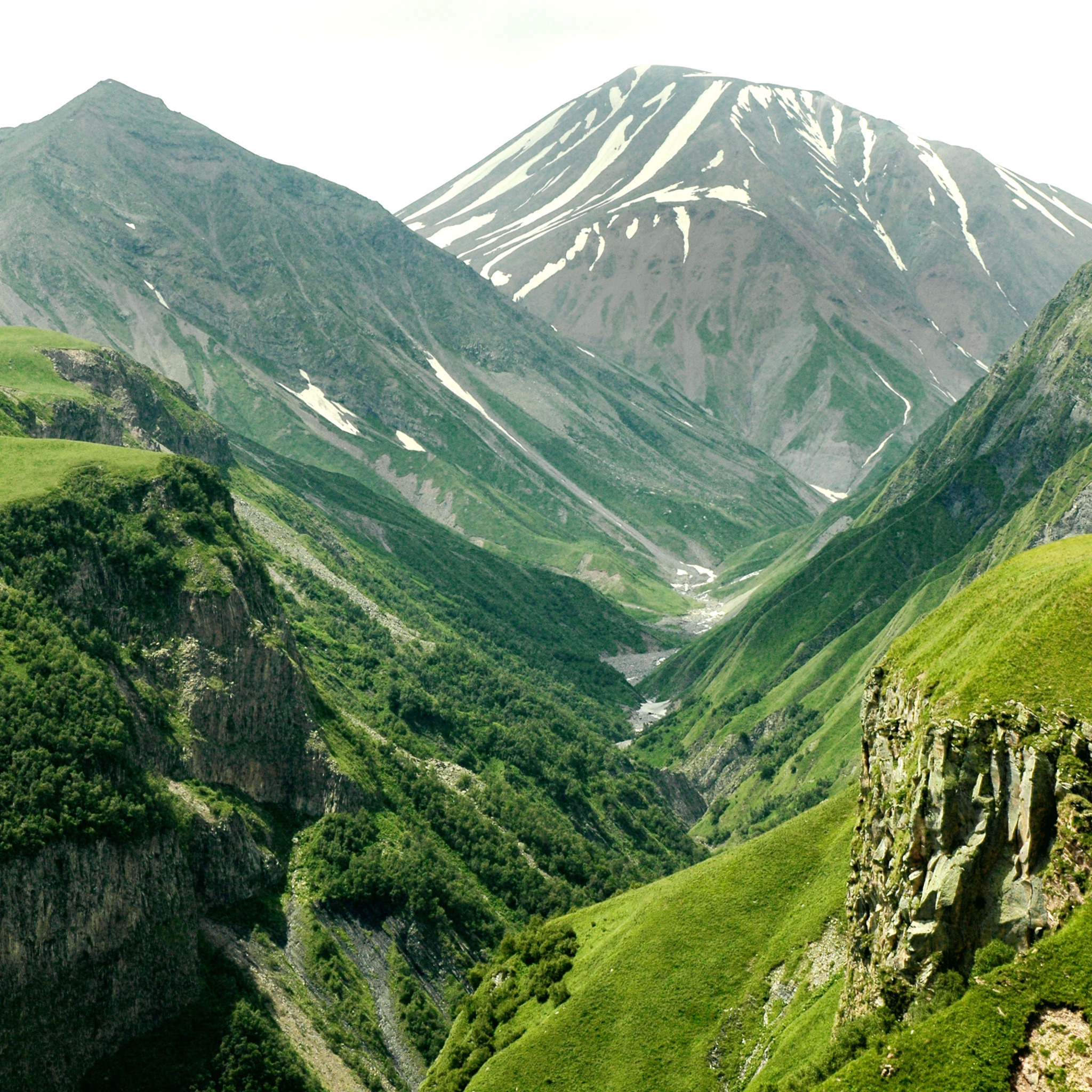 S valley. Долина Арагви Кавказ. Эльбрус. Кисловодск Пчелобаза. Горная ландшафты на Северном Кавказе. Горы Азербайджана.