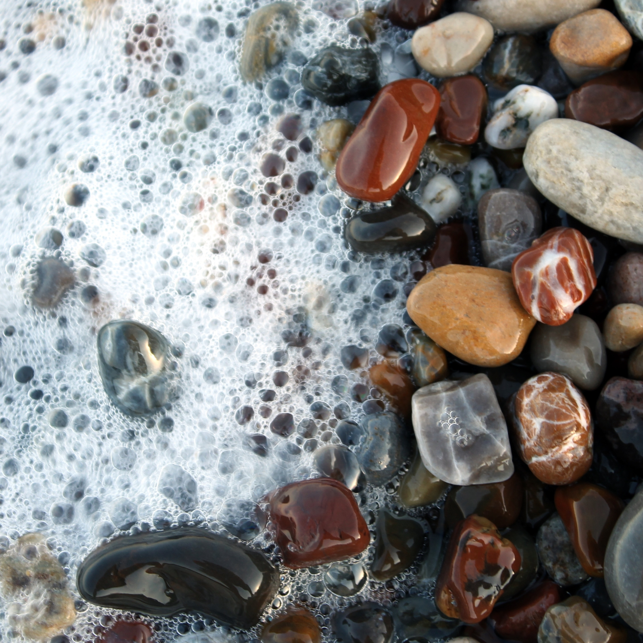 Water stones. Камни в воде. Красивые камни из воды. Пена камни. Камни под водой.