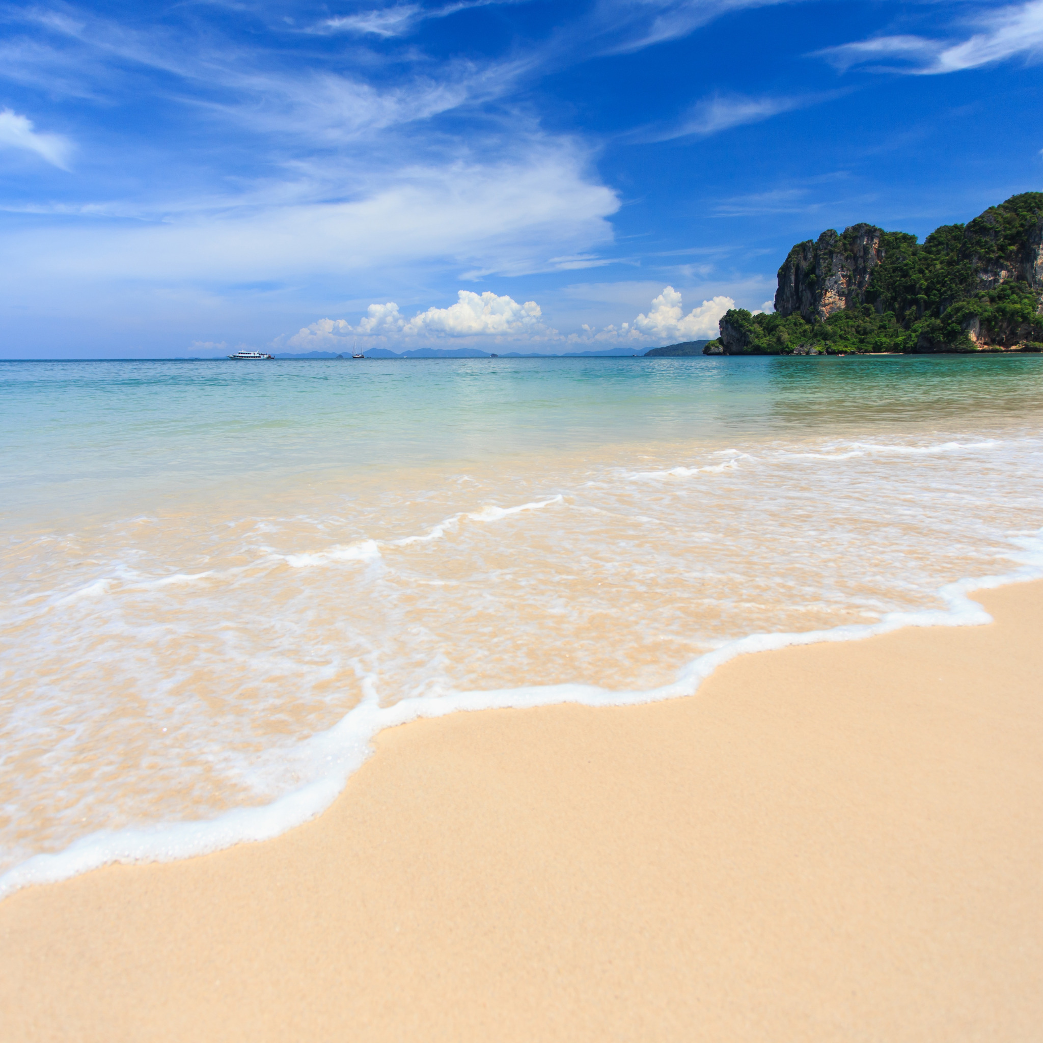 Таиланд море. Андаманское море пляж. Берег Андаманского моря. Тайланд море или океан. Тайланд белый песок.