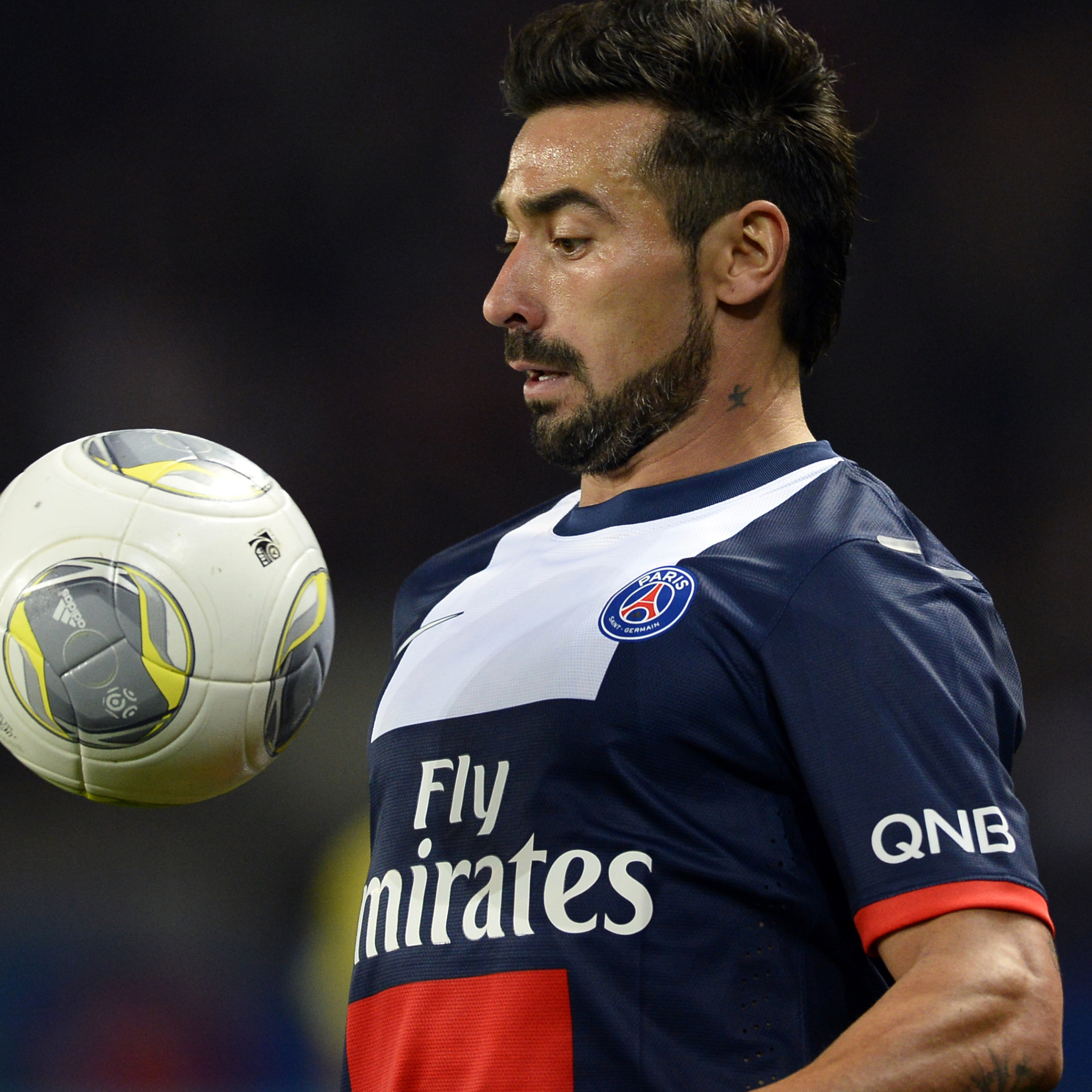 Футбол париж. Paris Saint Germain Lavezzi. Обои ПСЖ. ПСЖ обои на рабочий стол. Lavezzi FIFA 19.