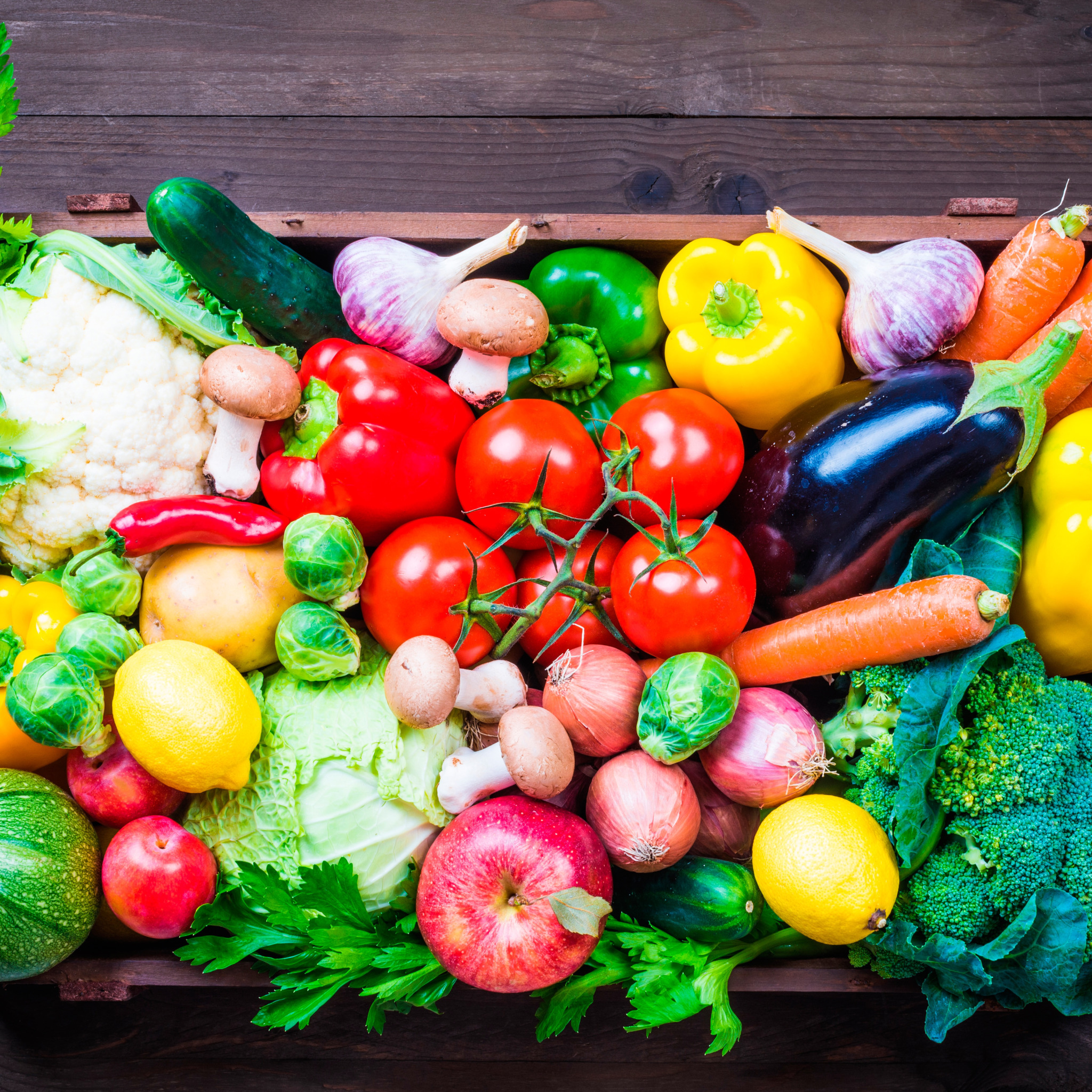 Существует ли овощи. Овощи и фрукты. Свежие овощи. Овощи в ящике. Овощи фото.