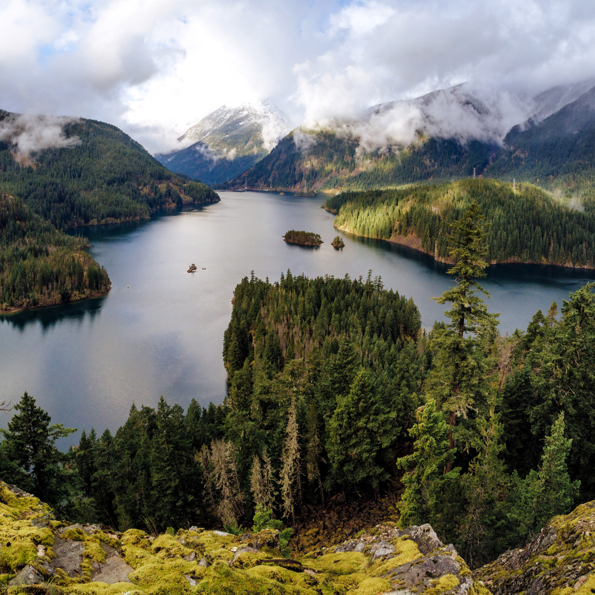 Озеро на севере южной америки. Штат Вашингтон США природа. Озеро Рица. Хобокское горное озеро. Пейзажи штата Вашингтон.