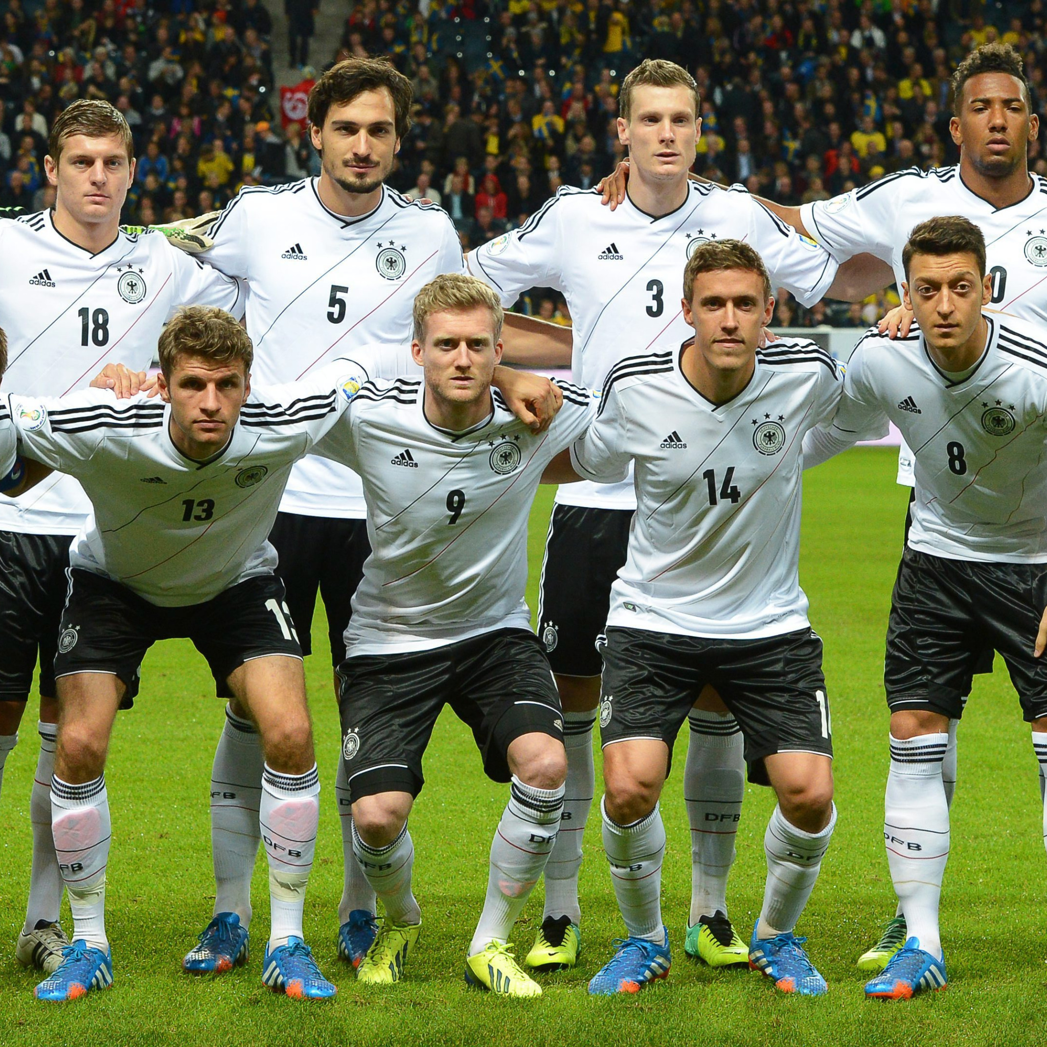 Сборная германии сколько раз чемпион. Сборная Германии по футболу. Сборная Германии по футболу 2013. Сборная Германии 2002 состав. Национальная сборная Германии по футболу.