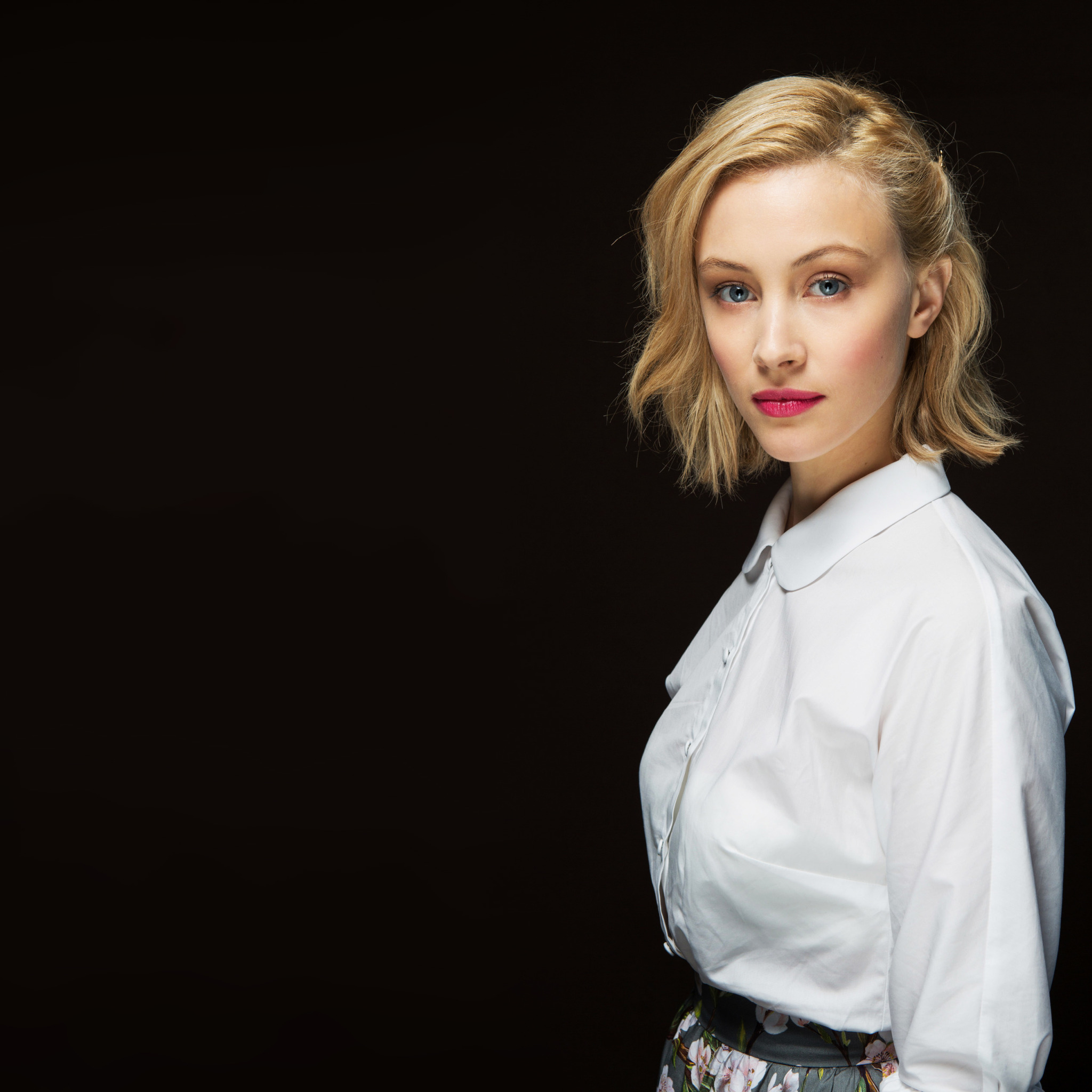 Скачать обои фантастика, актриса, сериал, триллер, Sarah Gadon, Сара Гадон,  11.22.63, раздел девушки в разрешении 2048x2048