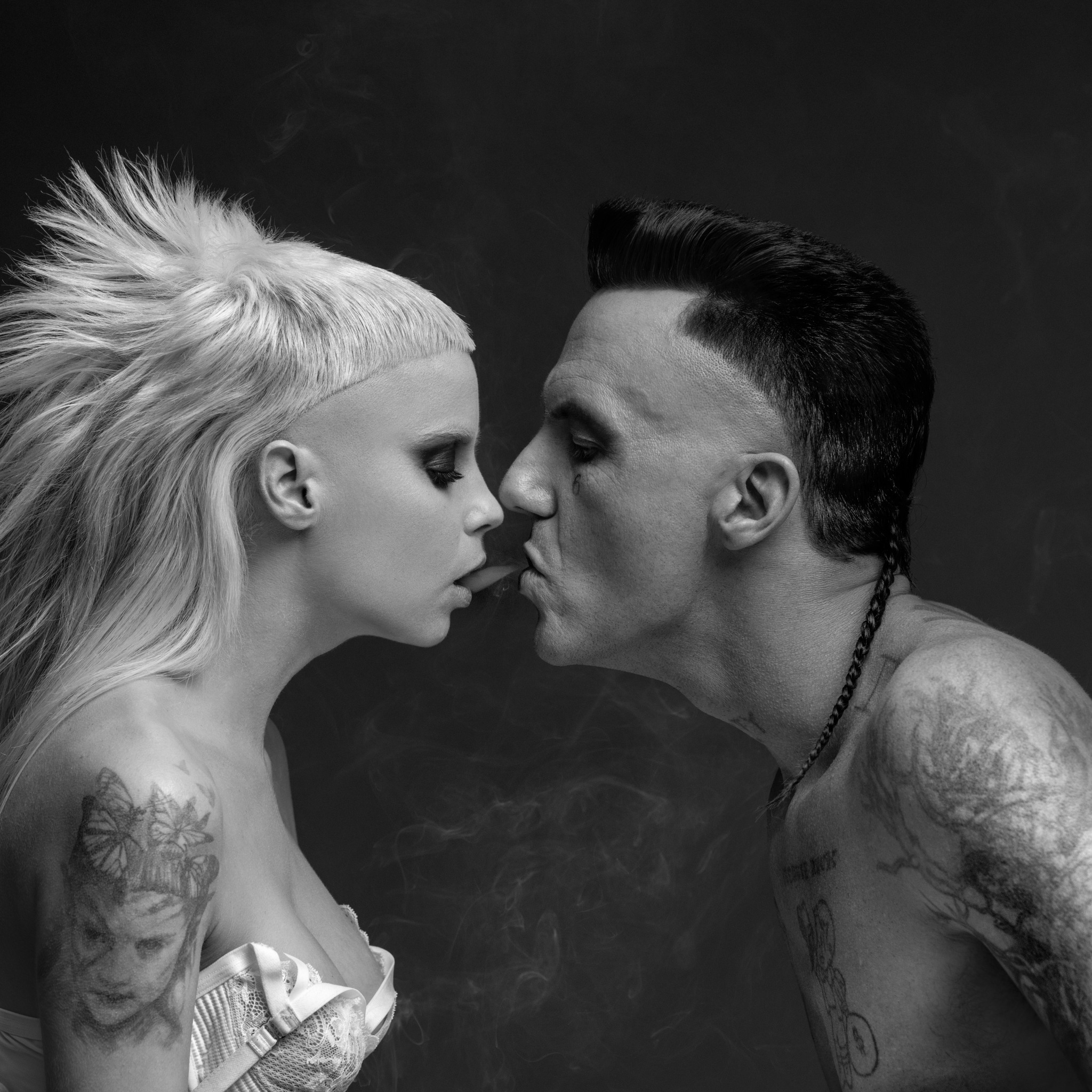 Ja die. Die antwoord: ugly boy фильм 2014 кадры. Ниндзя и Йоланди группа. Die antwoord солистка. Дай антвурд.