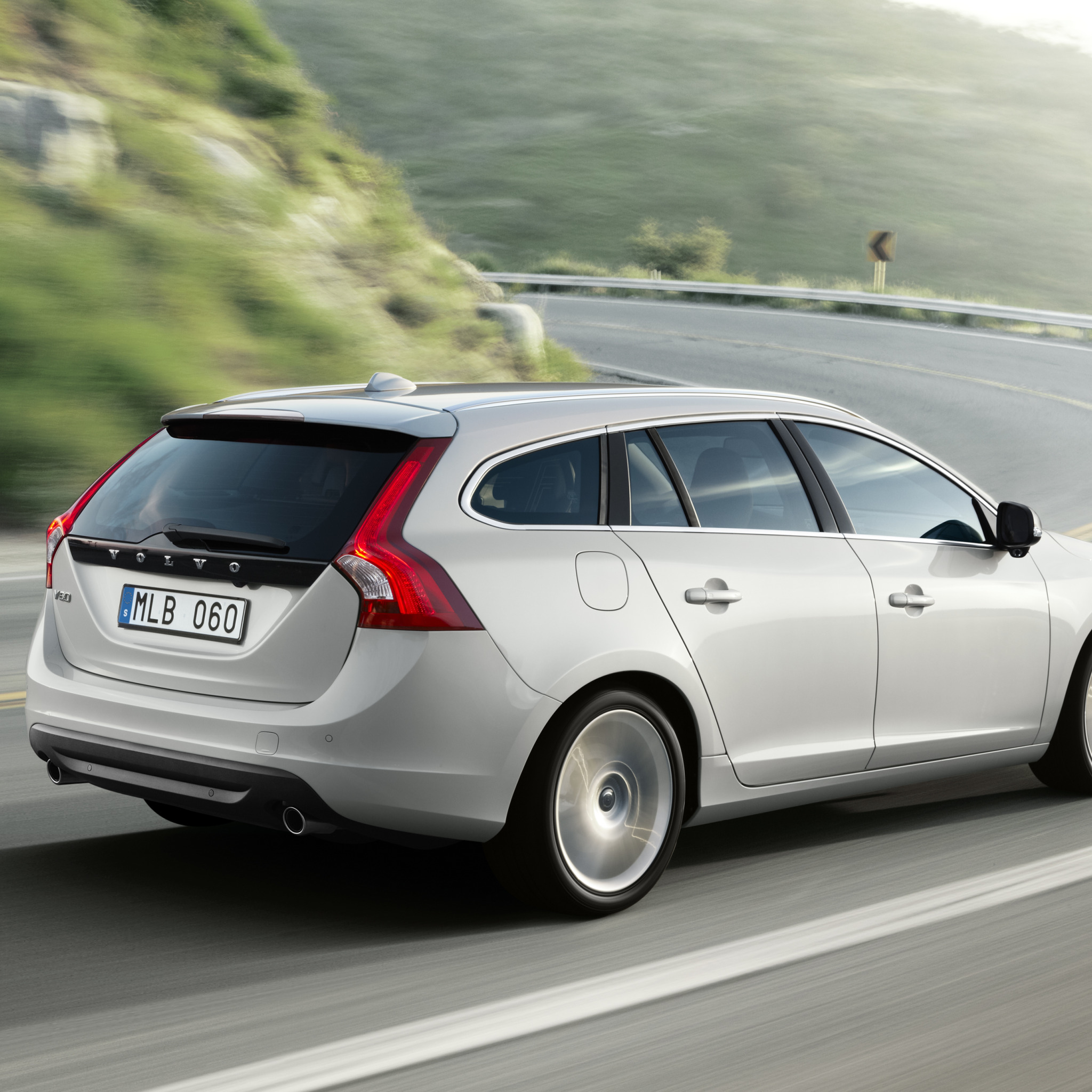 Volvo v60. Вольво универсал v60. Volvo v60 2012. Вольво v60 2023.