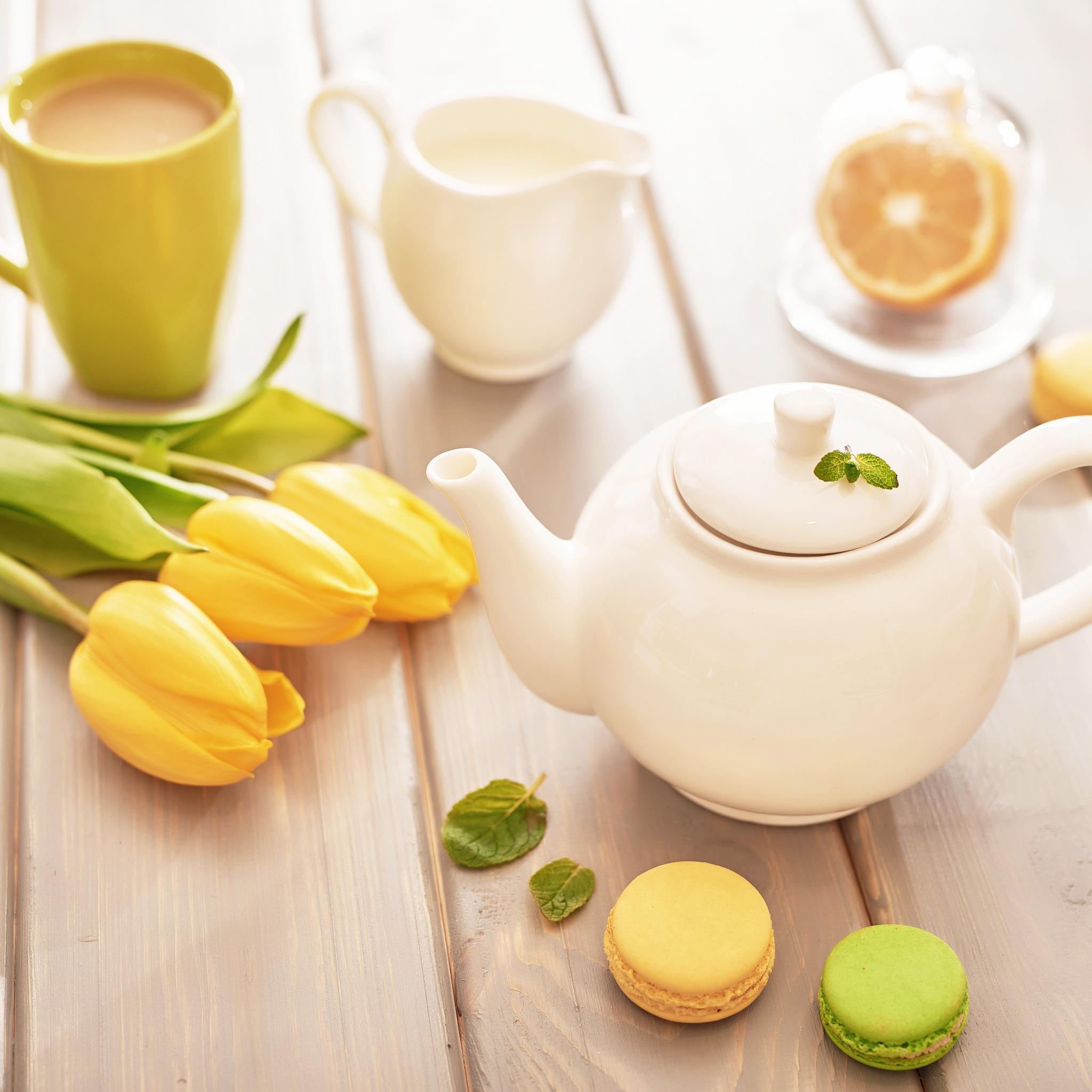 Тюльпаны и кофе. "Душистый чай". Весеннее чаепитие. Чай с лимоном.