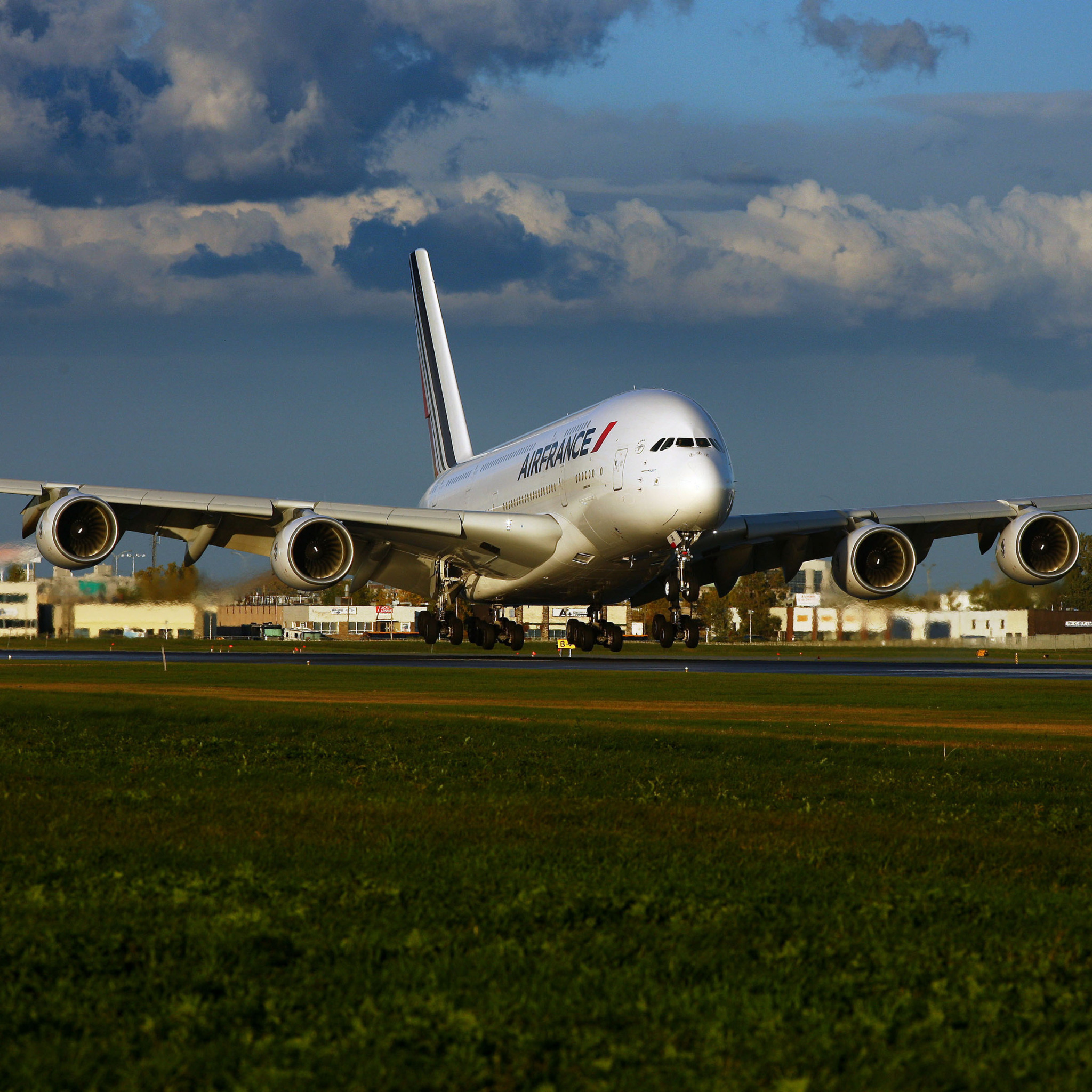 Вместимость а380. Самолет Аэробус а380. Самолет Эйрбас 380. Аэробус а380 двухпалубный. Arabia Airlines а380.